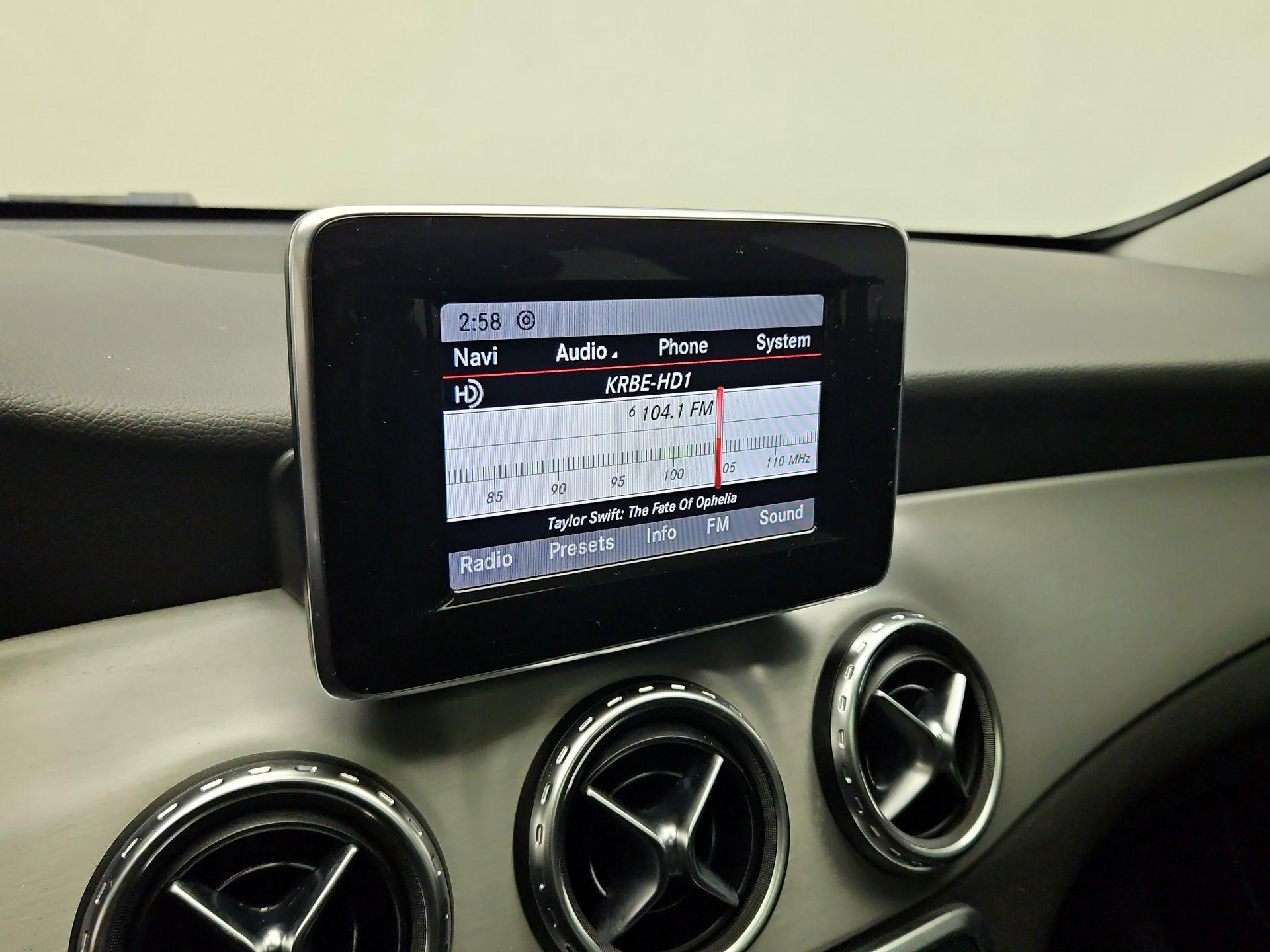 Thumbnail: 2015 Mercedes-Benz GLA - 16