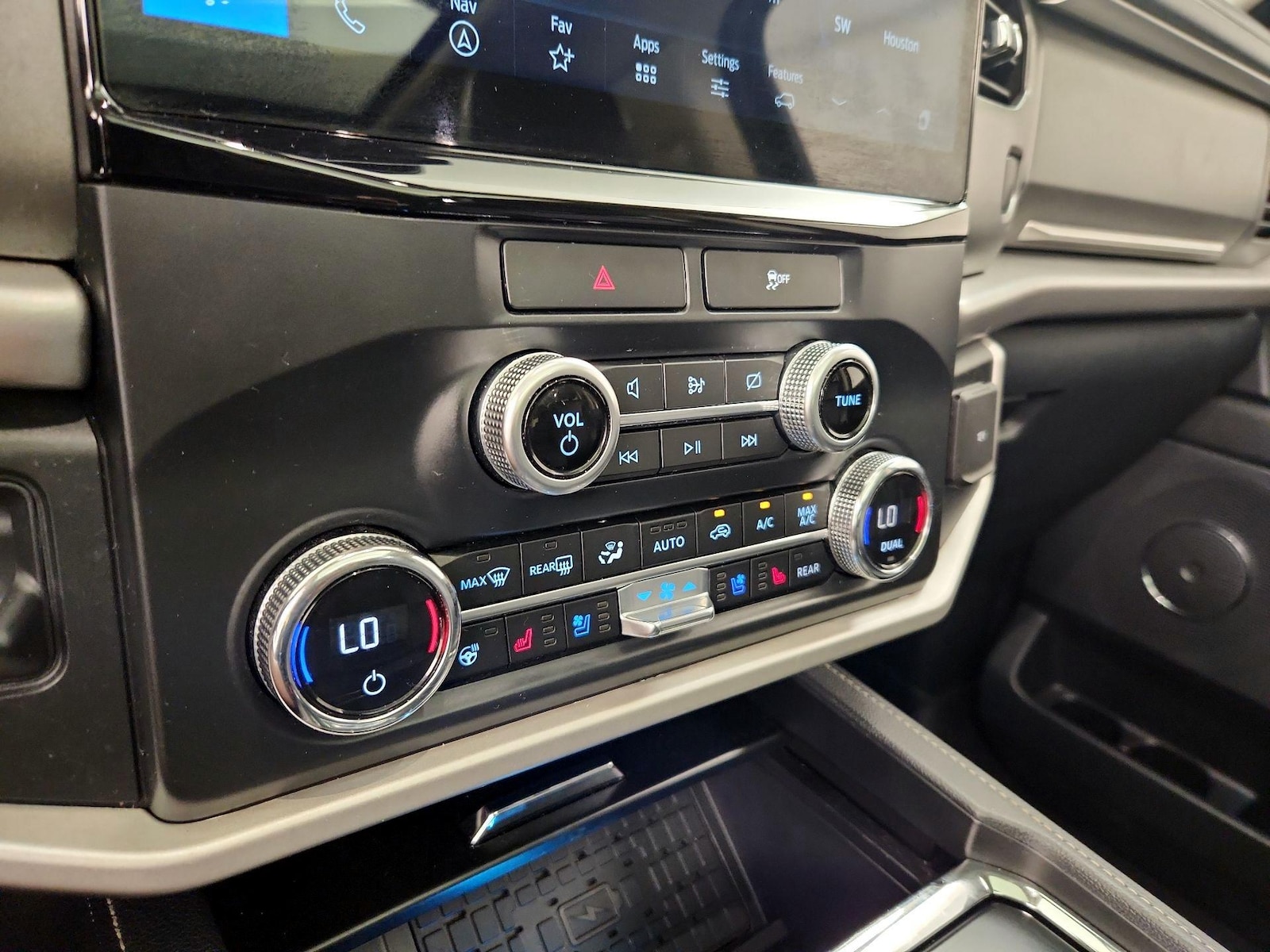 2022 Ford Expedition XLT - Photo 18