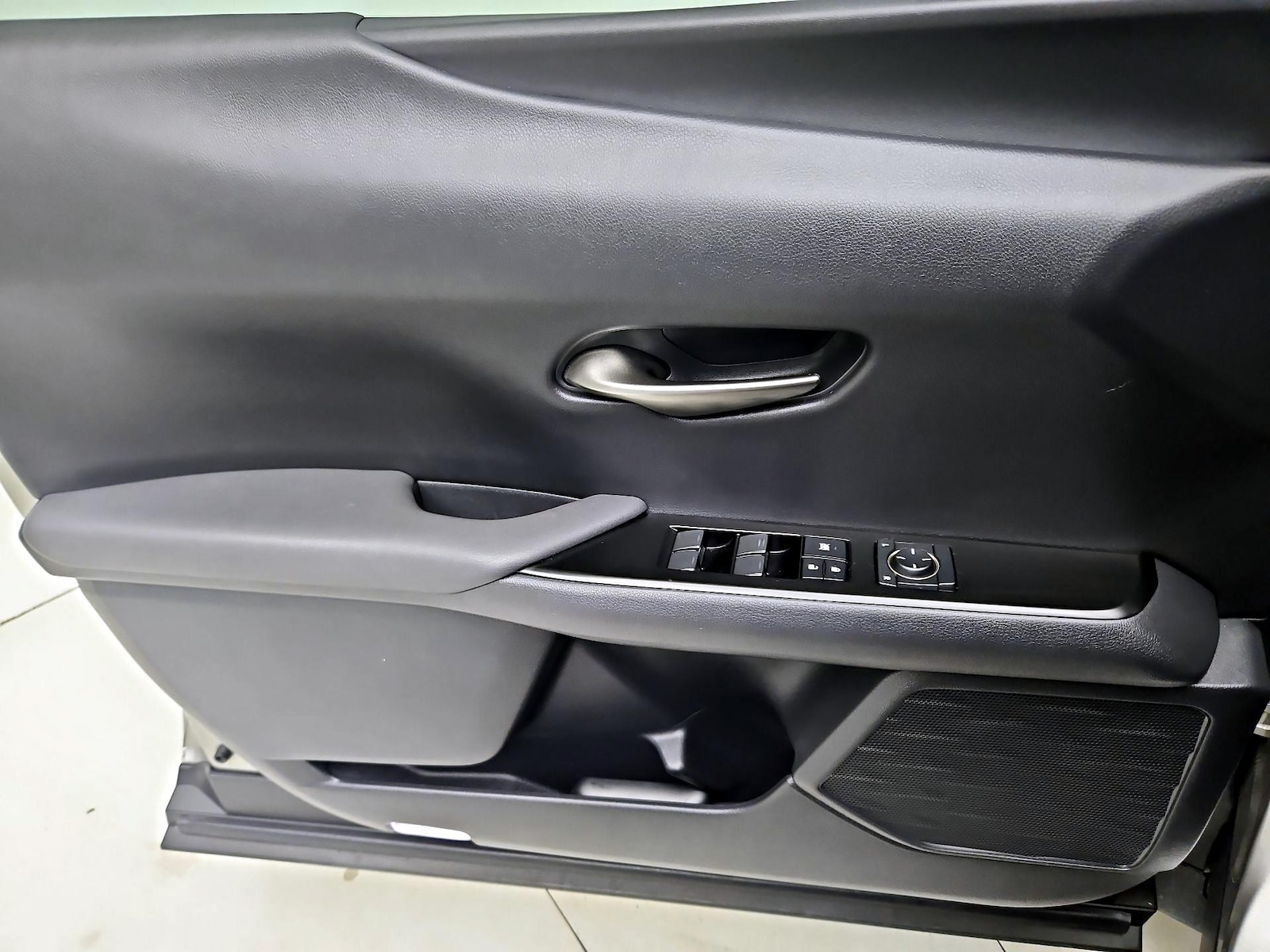 2021 Lexus UX 200 - Photo 13