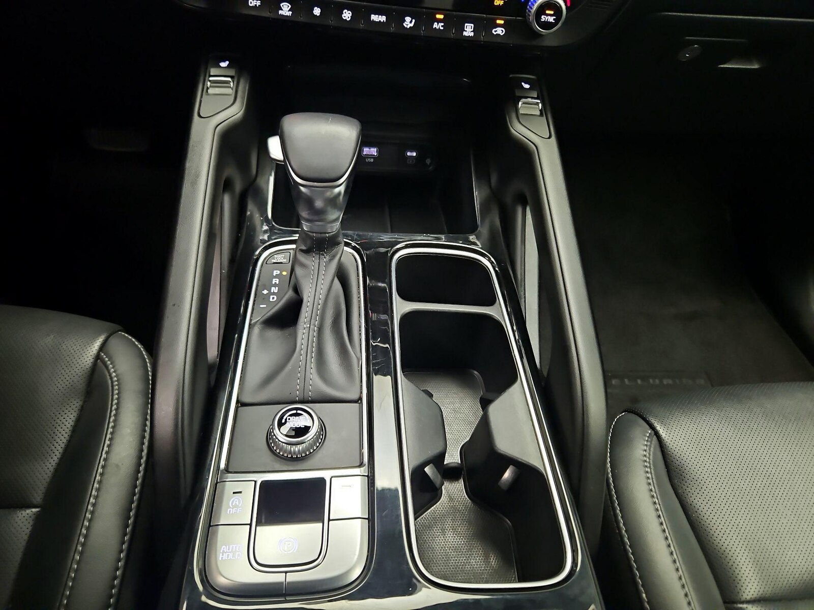 2025 Kia Telluride S - Photo 17