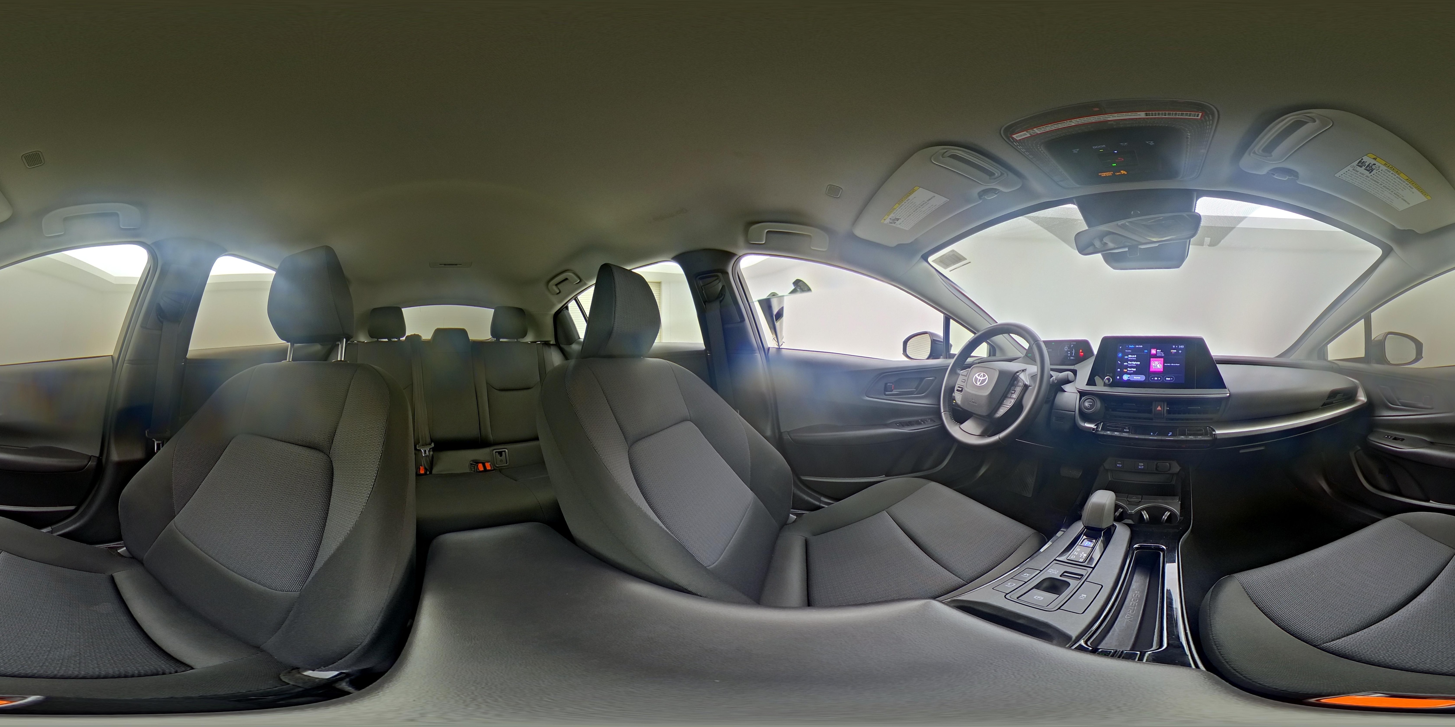 2025 Toyota Prius LE - Photo 24