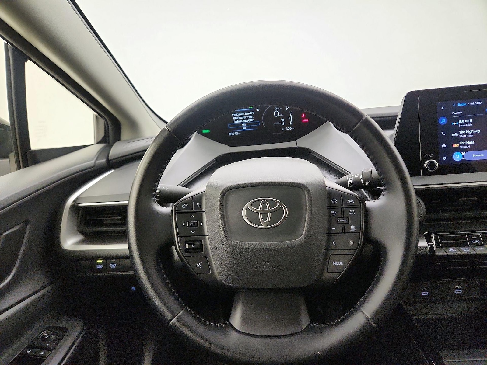 2025 Toyota Prius LE - Photo 11