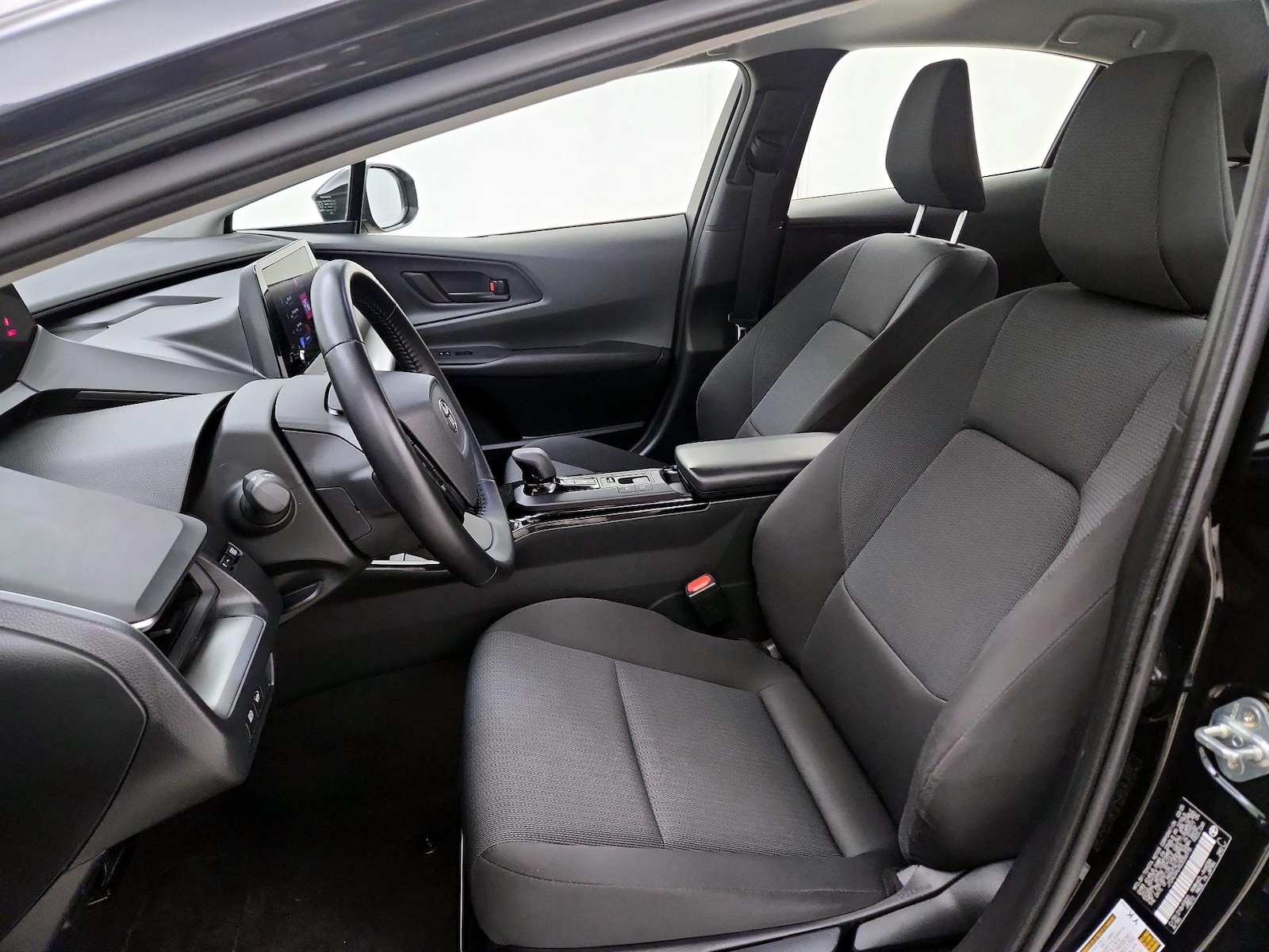 2025 Toyota Prius LE - Photo 12