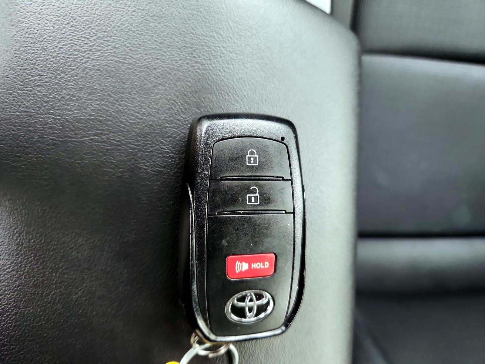 2025 Toyota Prius LE - Photo 23