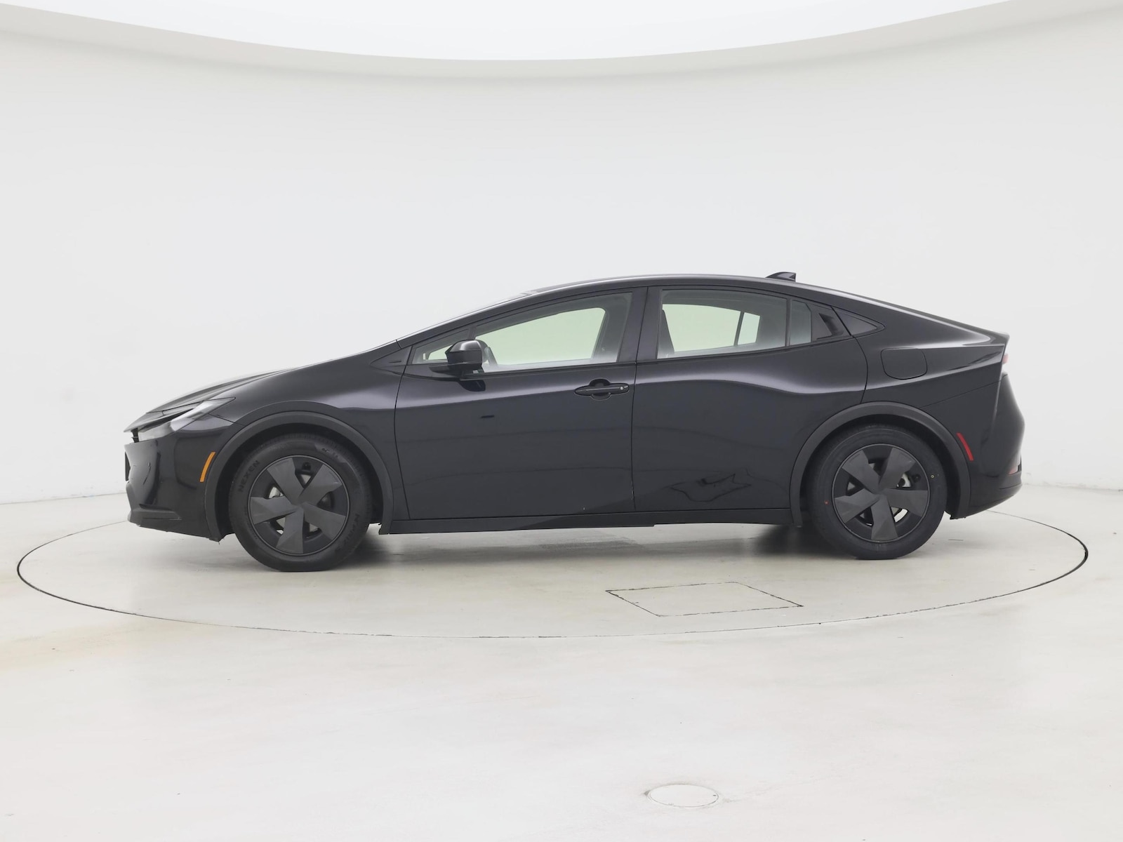 2025 Toyota Prius LE - Photo 4