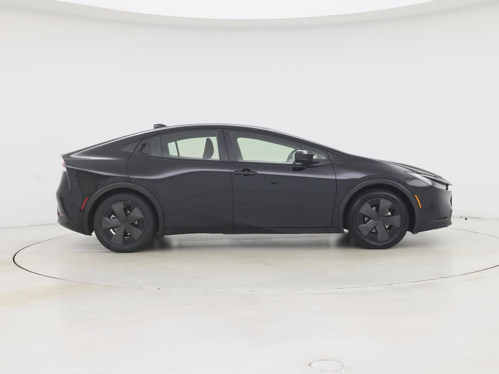 2025 Toyota Prius LE - Photo 8