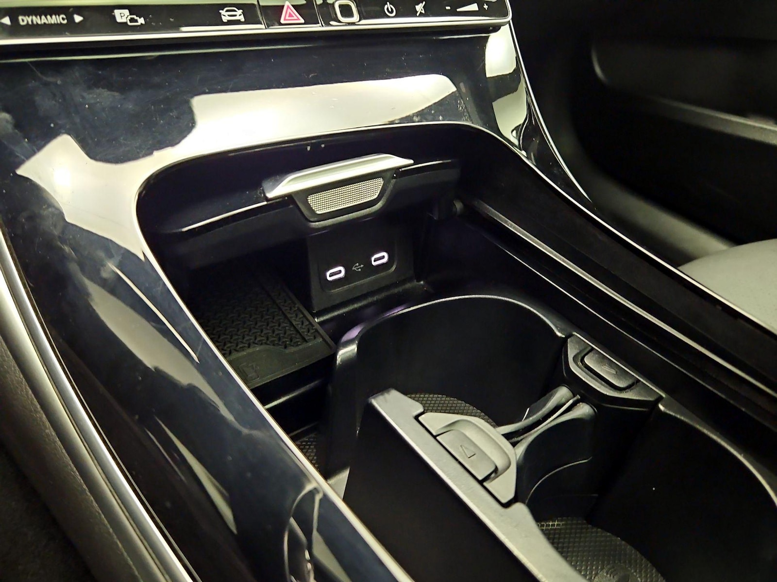 2025 Mercedes-Benz C-Class Sedan C 300 - Photo 19