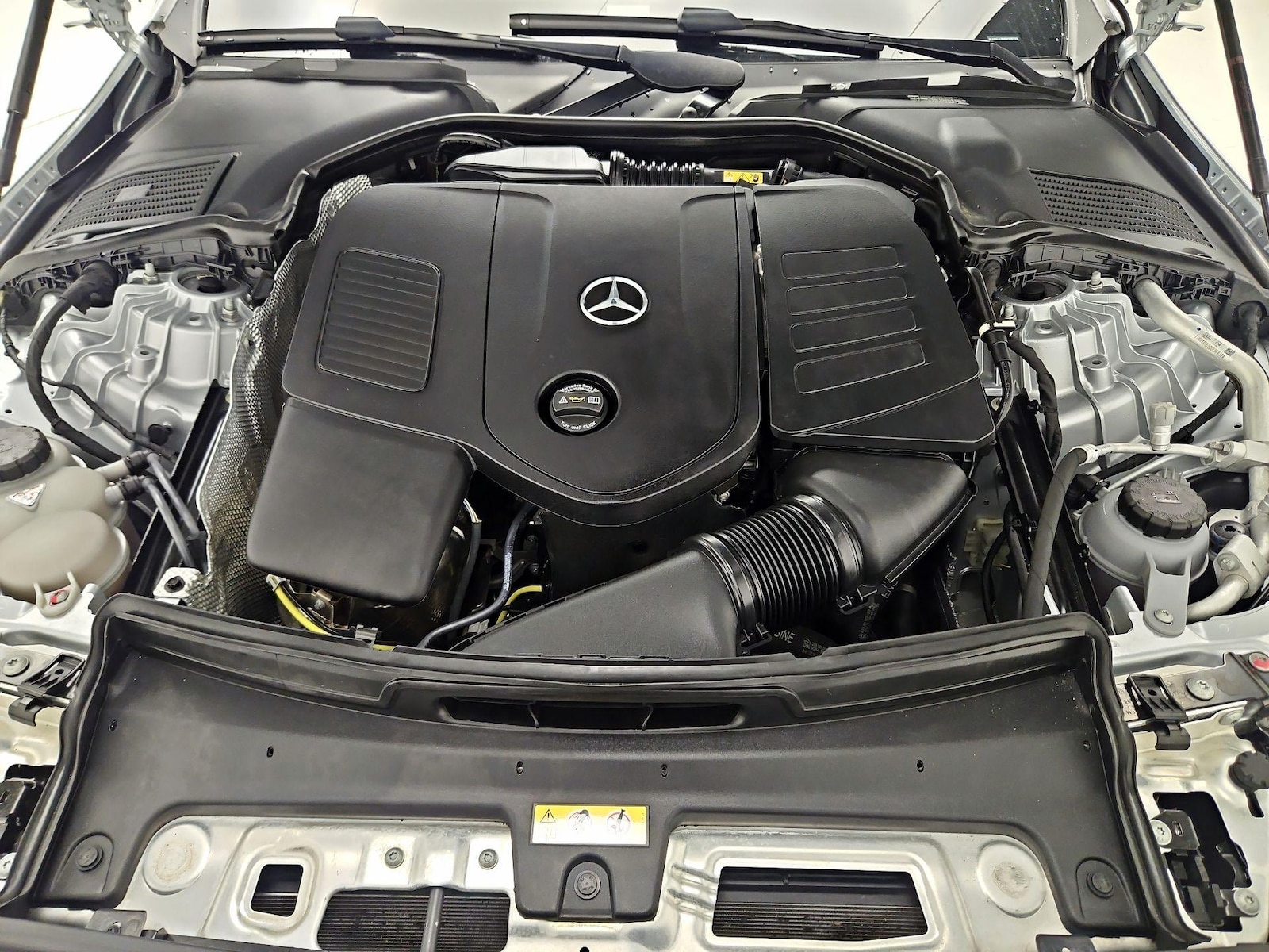 2025 Mercedes-Benz C-Class Sedan C 300 - Photo 23