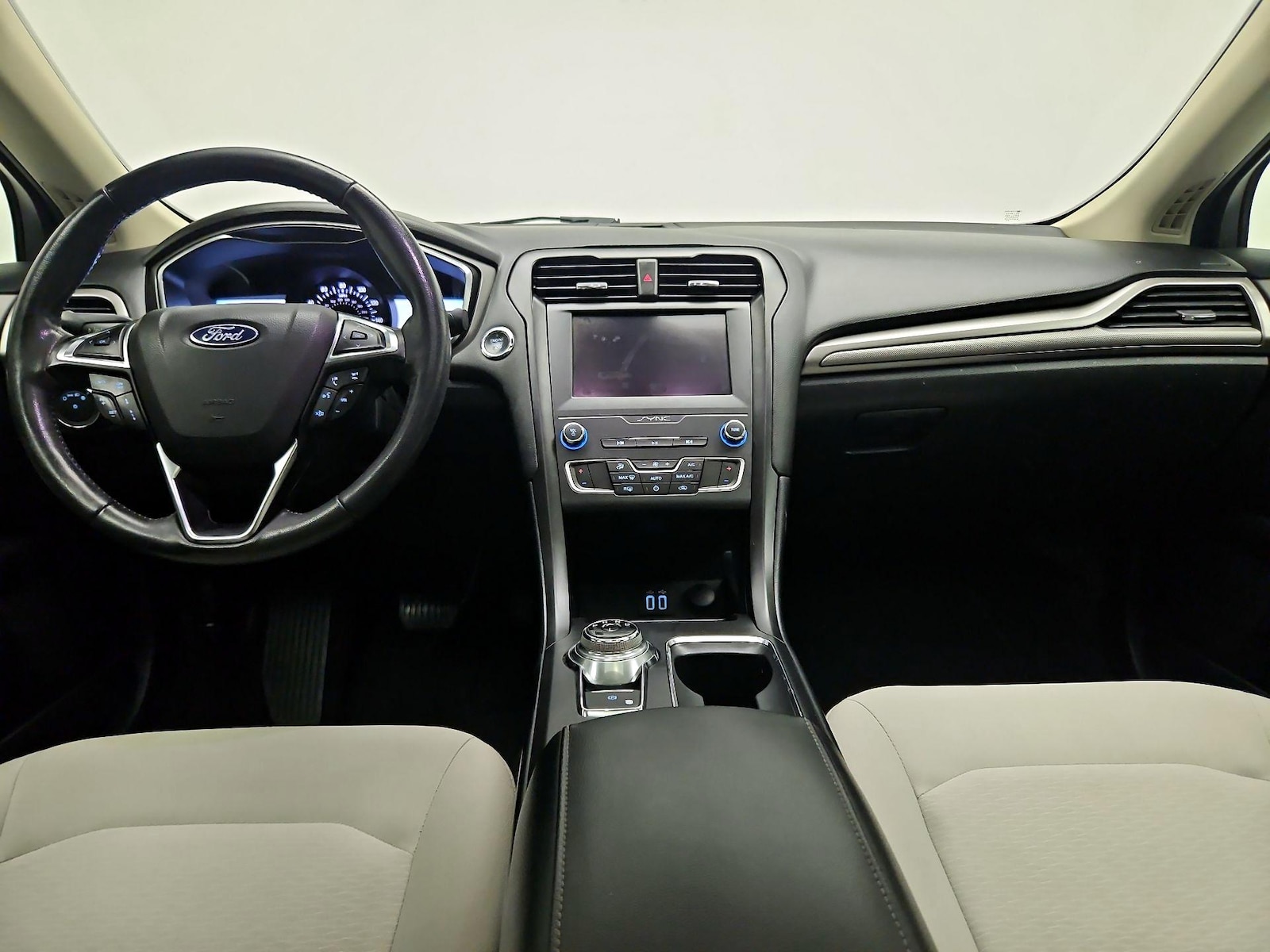 2020 Ford Fusion SE - Photo 10