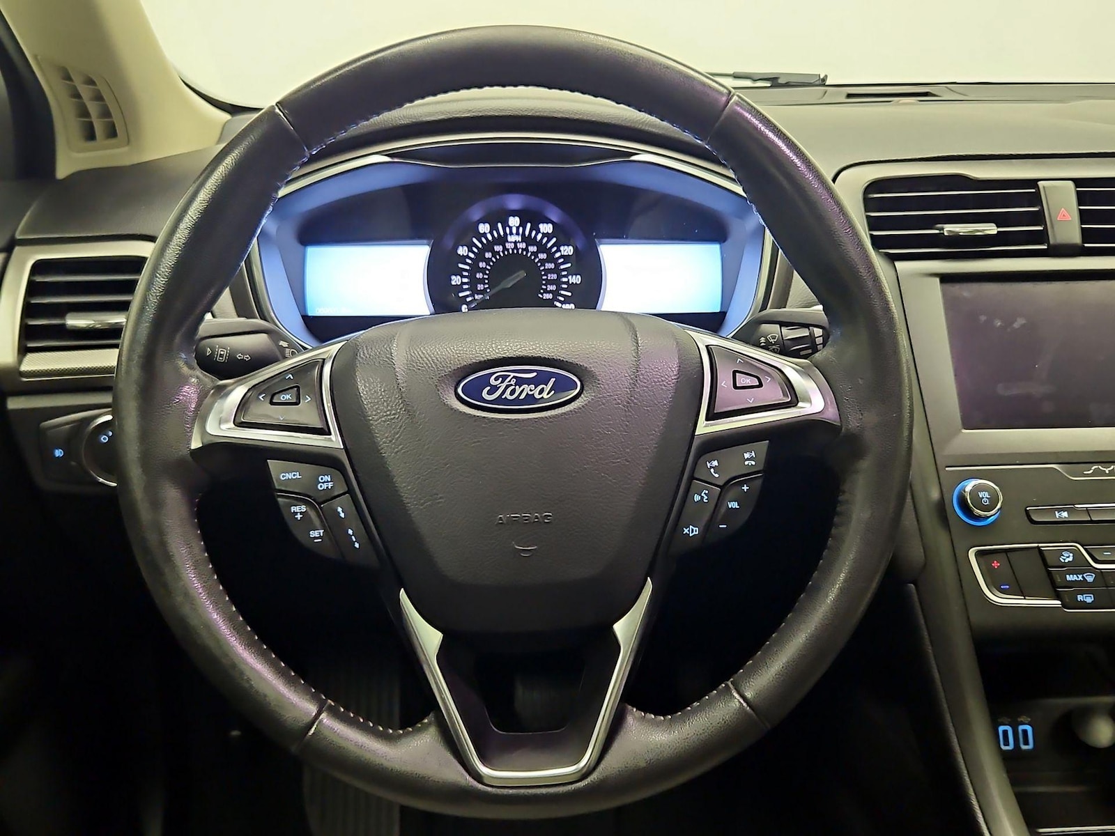 2020 Ford Fusion SE - Photo 11
