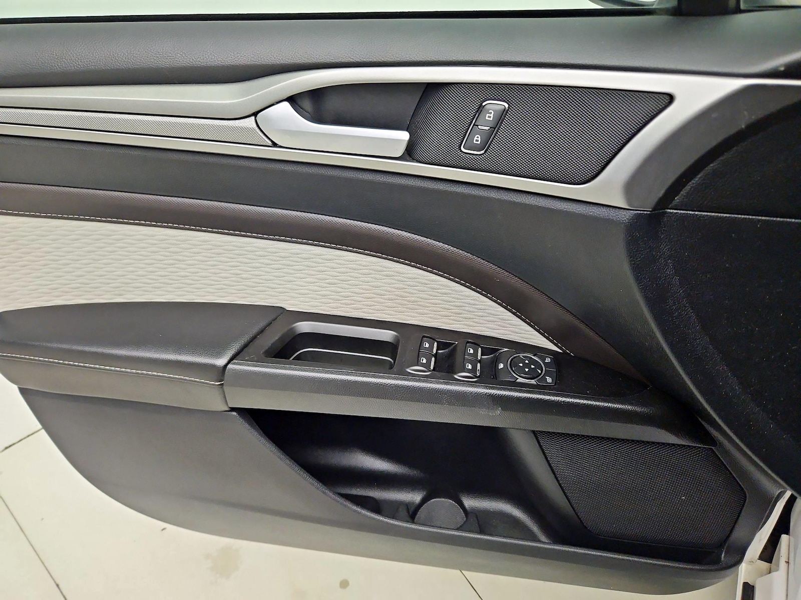 2020 Ford Fusion SE - Photo 13