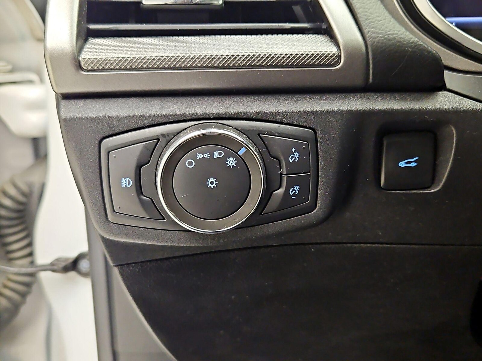 2020 Ford Fusion SE - Photo 14