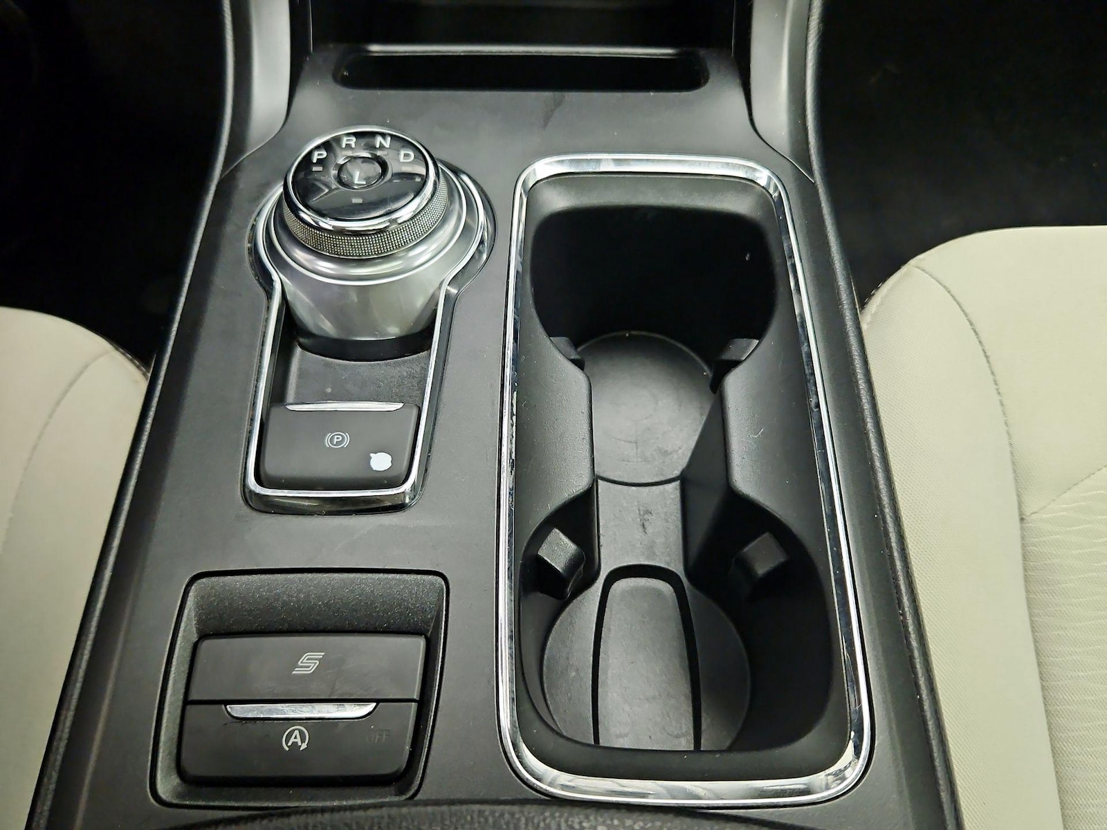 2020 Ford Fusion SE - Photo 19