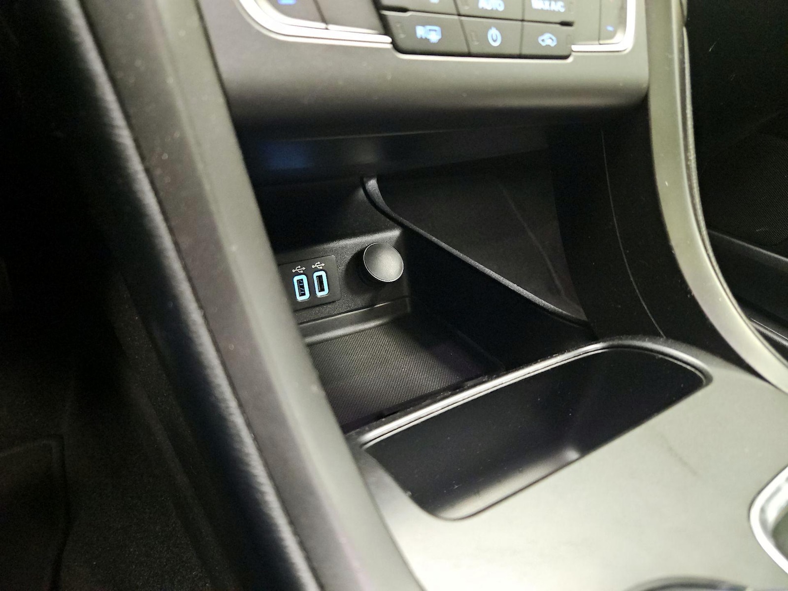 2020 Ford Fusion SE - Photo 20