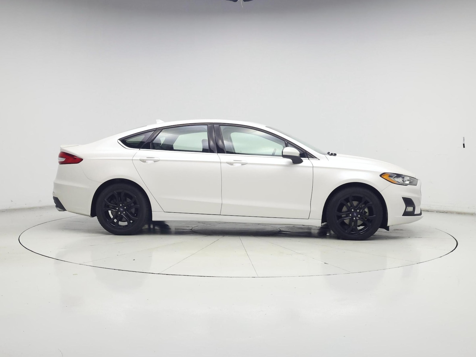 2020 Ford Fusion SE - Photo 8