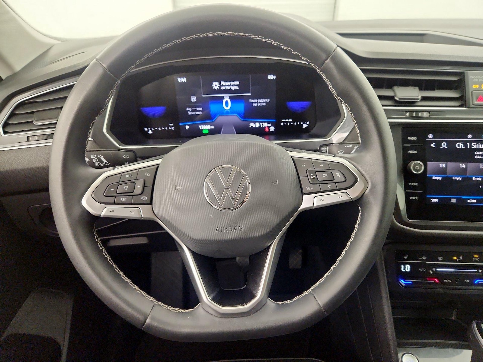 2023 Volkswagen Tiguan SE - Photo 11