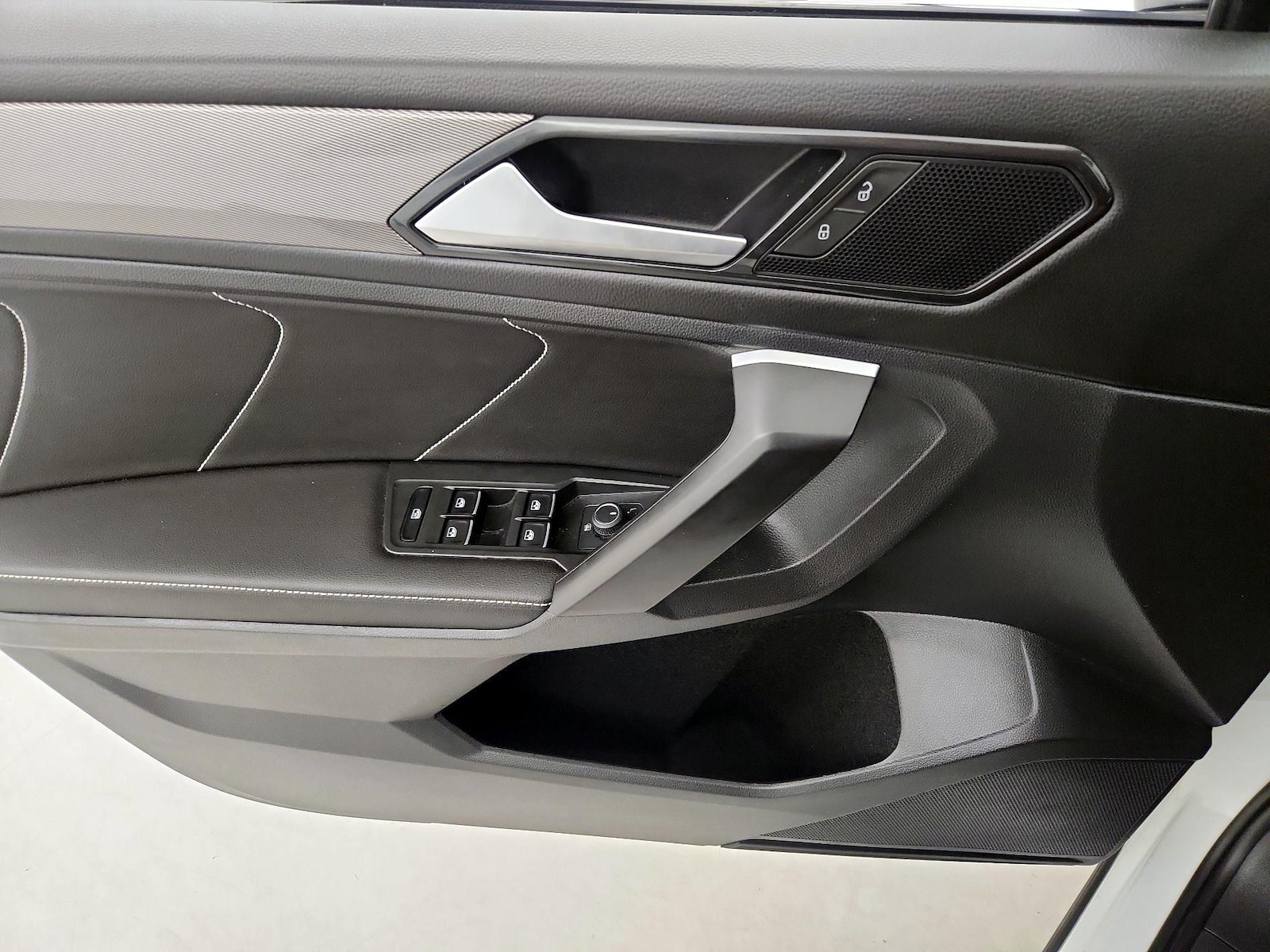2023 Volkswagen Tiguan SE - Photo 13