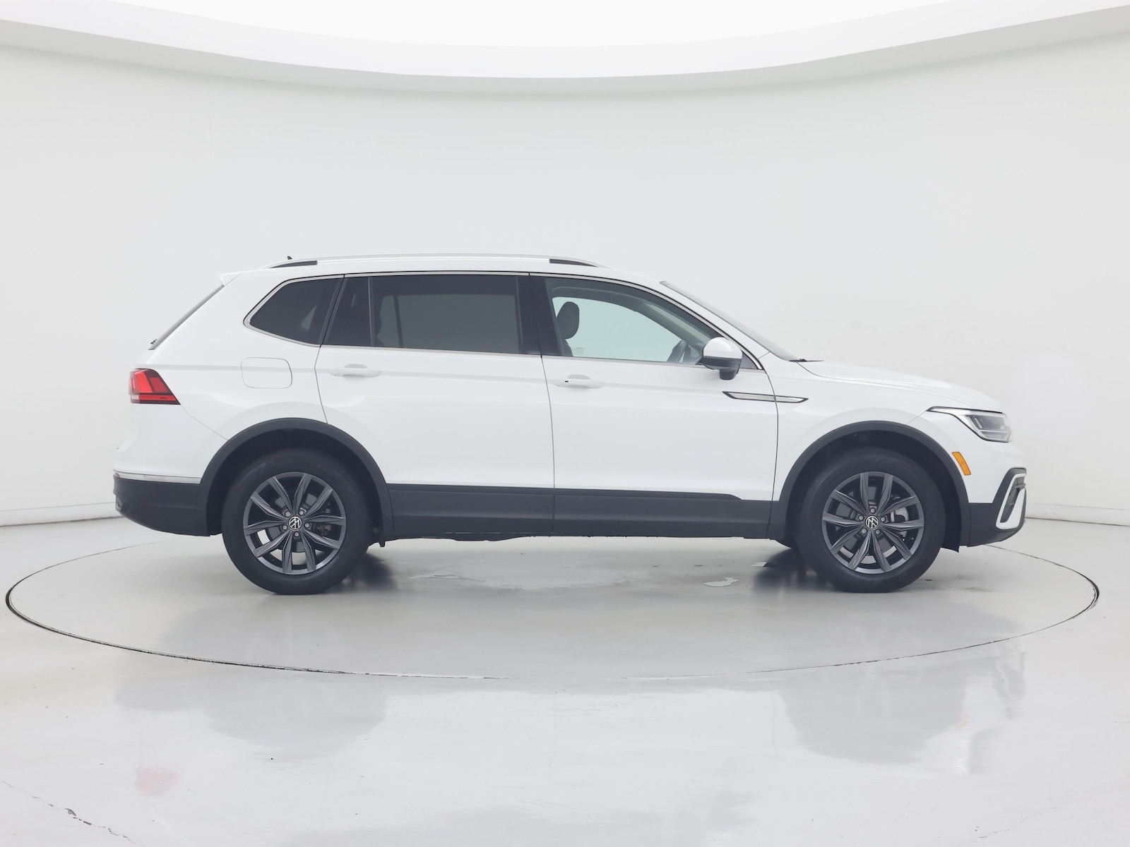 2023 Volkswagen Tiguan SE - Photo 8