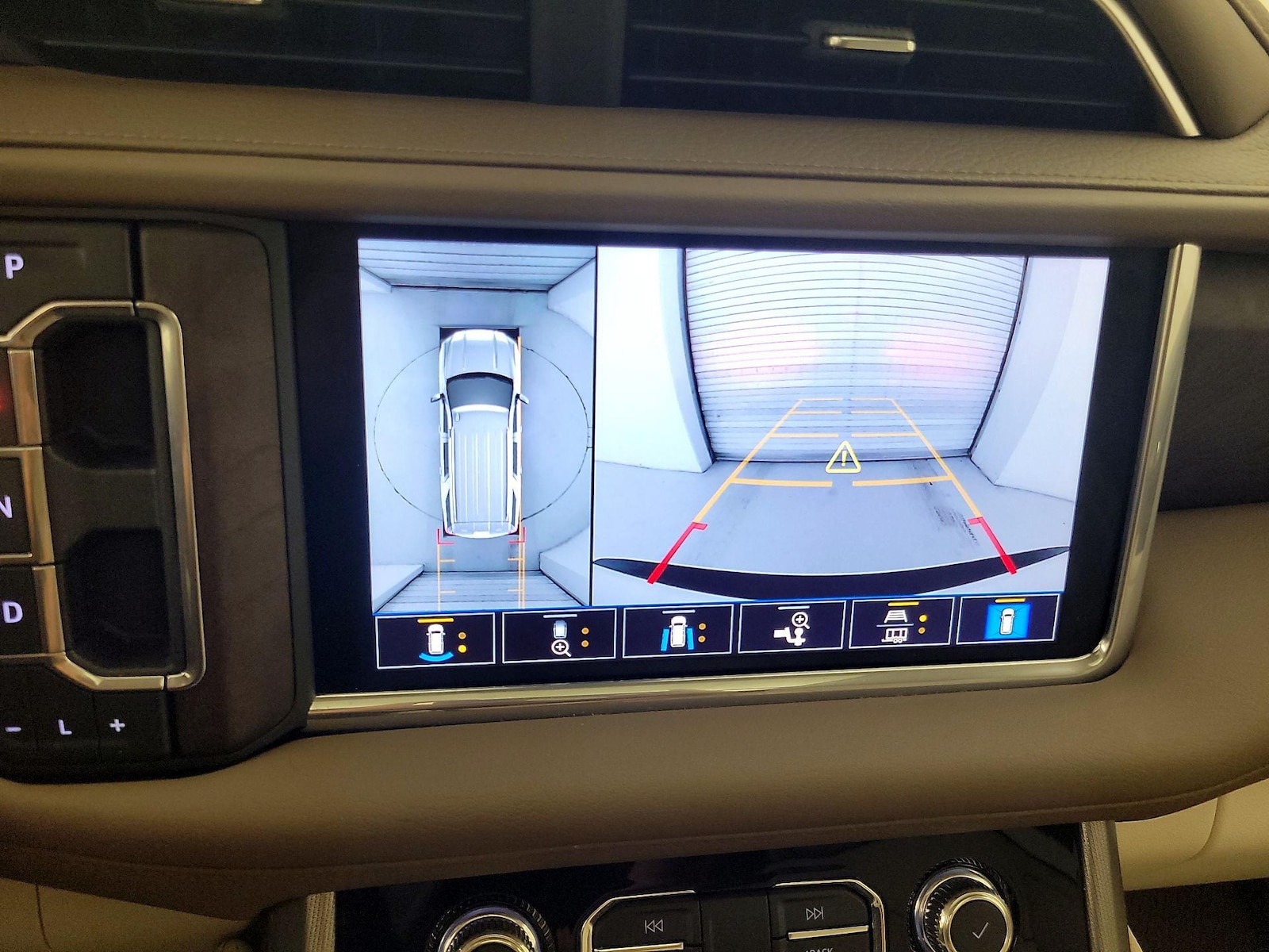 2021 GMC Yukon XL Denali - Photo 16
