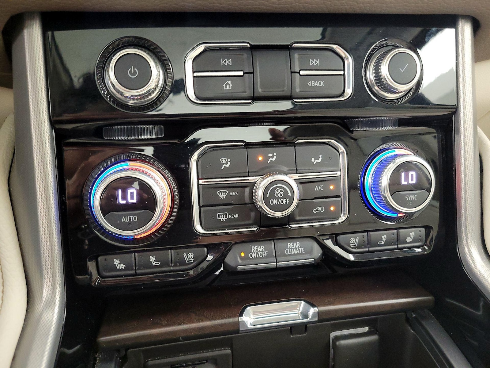 2021 GMC Yukon XL Denali - Photo 18