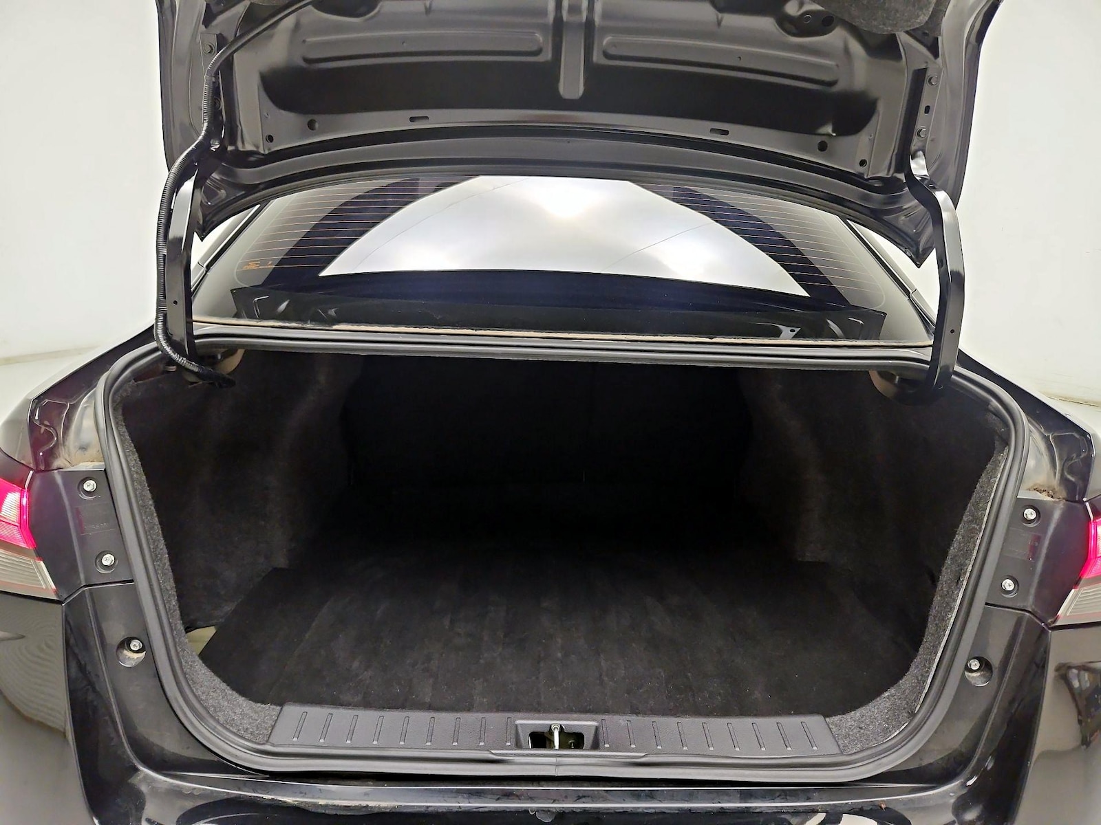 2023 Nissan Versa Sedan SV - Photo 20