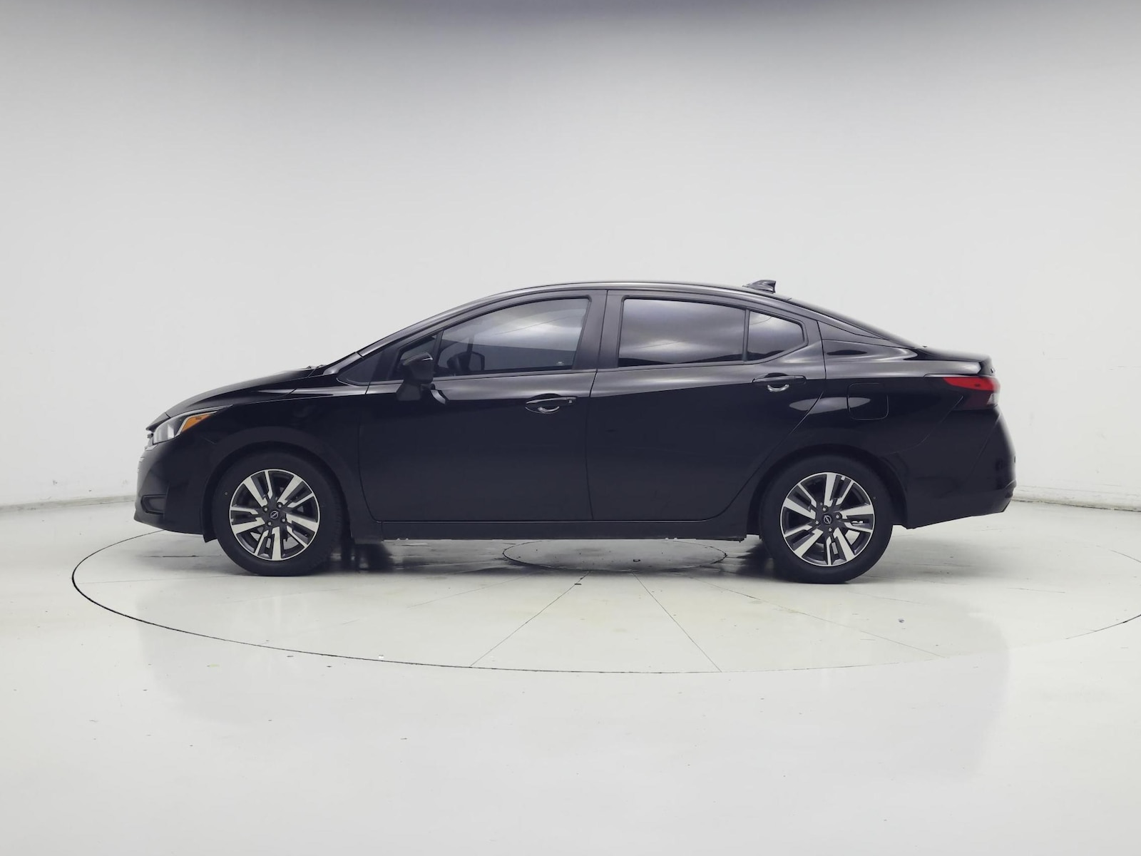 2023 Nissan Versa Sedan SV - Photo 4
