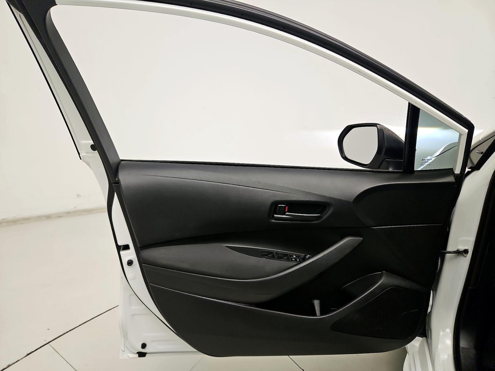 2023 Toyota Corolla LE - Photo 13