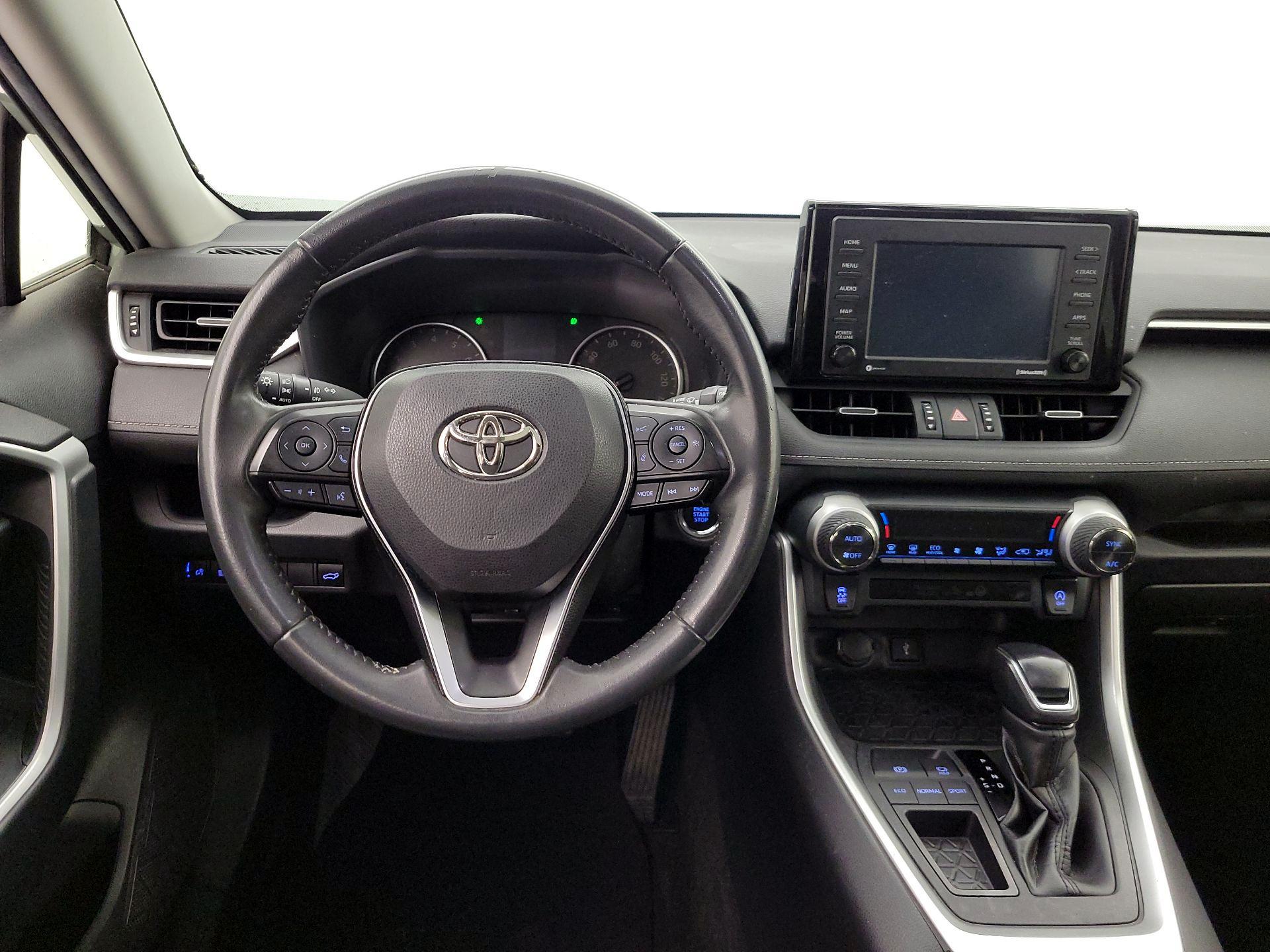 Thumbnail: 2022 Toyota RAV4 - 10