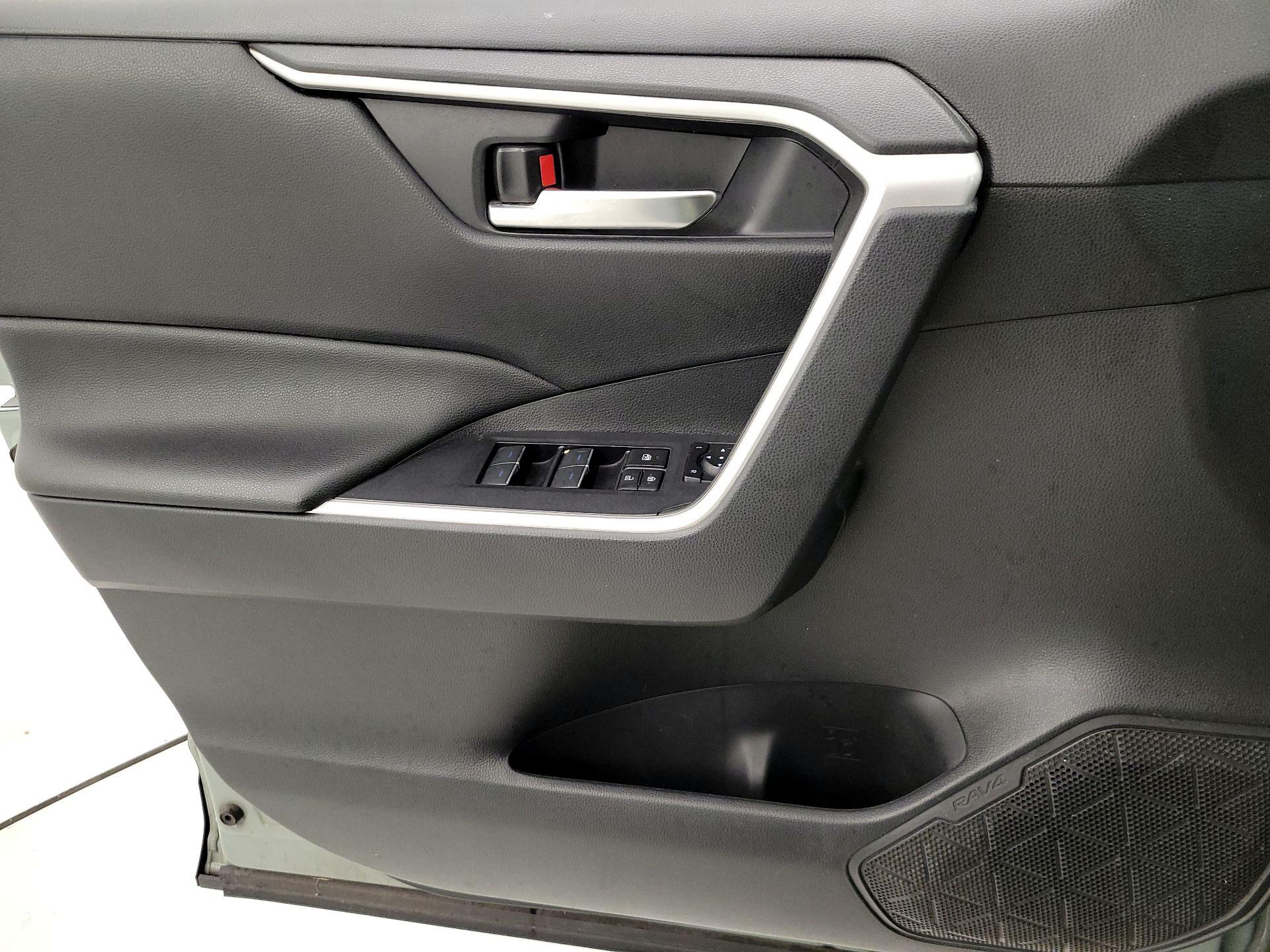 Thumbnail: 2022 Toyota RAV4 - 12
