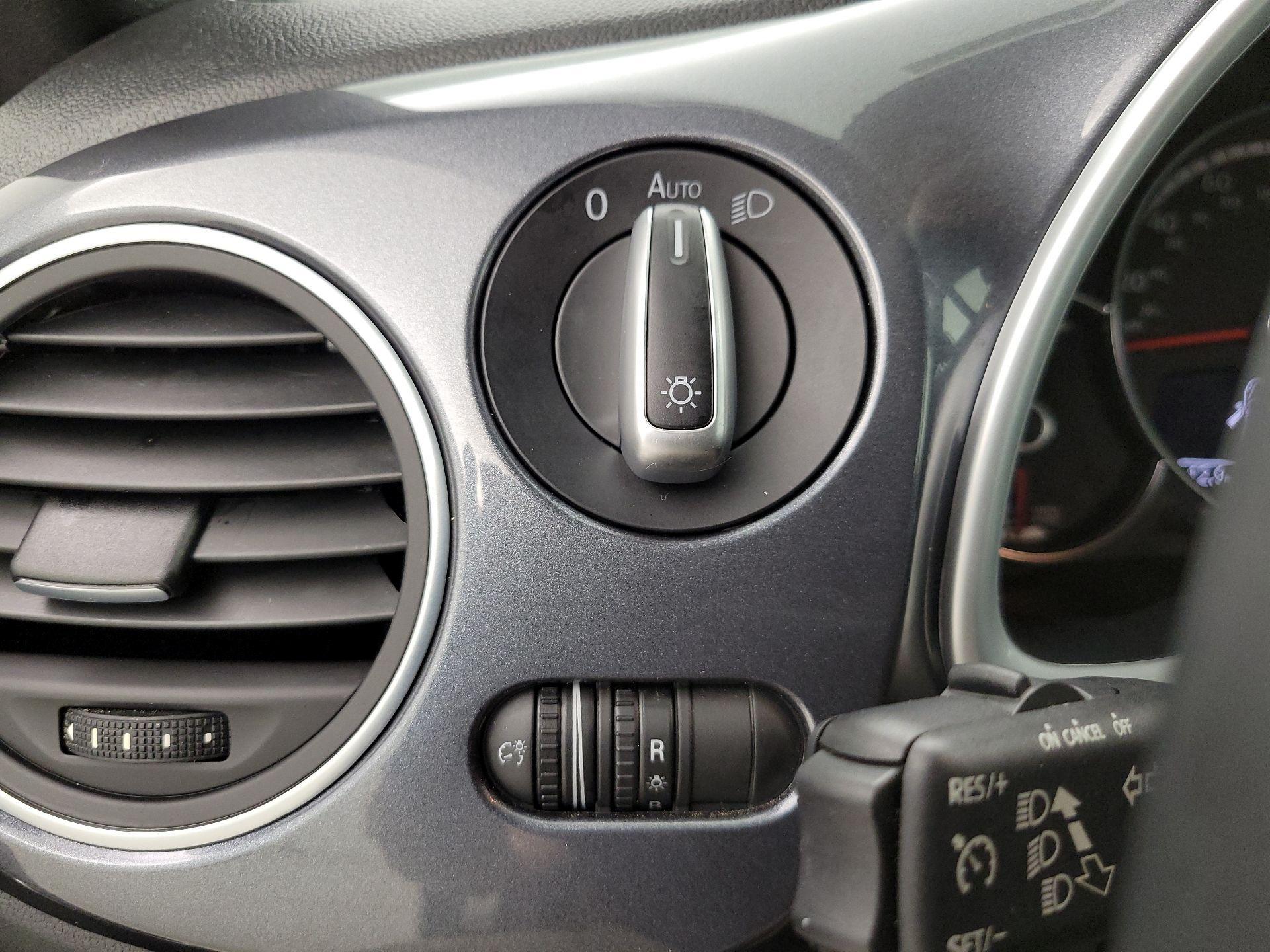 Thumbnail: 2016 Volkswagen Beetle - 13