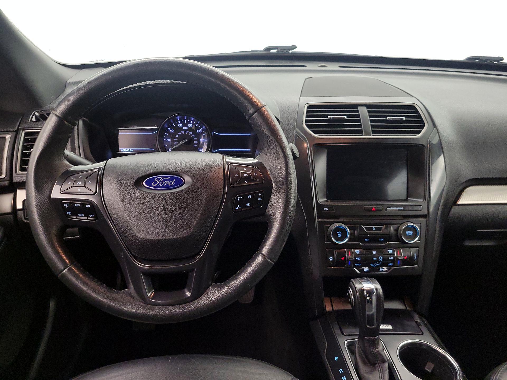 Thumbnail: 2018 Ford Explorer - 10