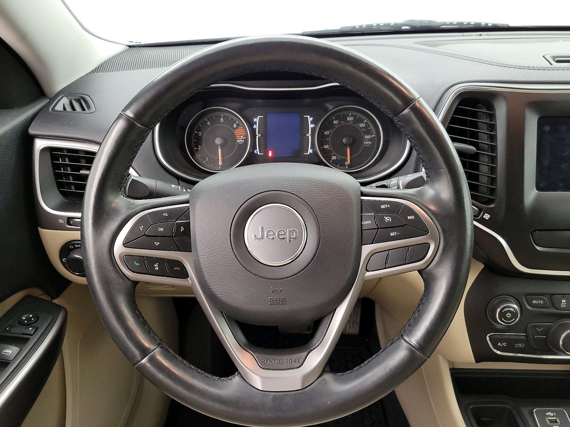 Thumbnail: 2020 Jeep Cherokee - 10