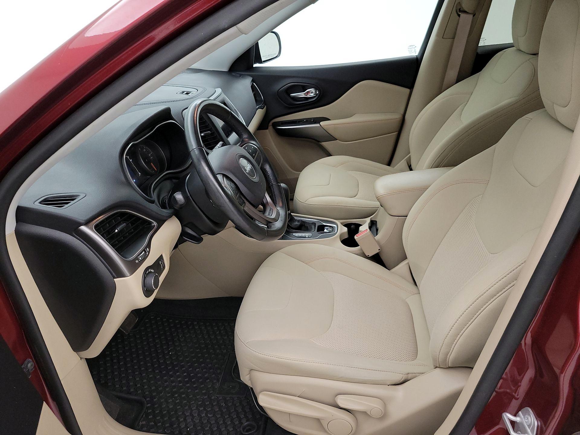 Thumbnail: 2020 Jeep Cherokee - 11
