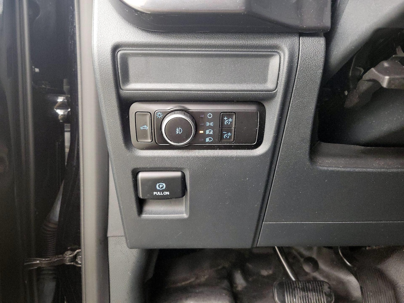 2023 Ford F-150 XL - Photo 14
