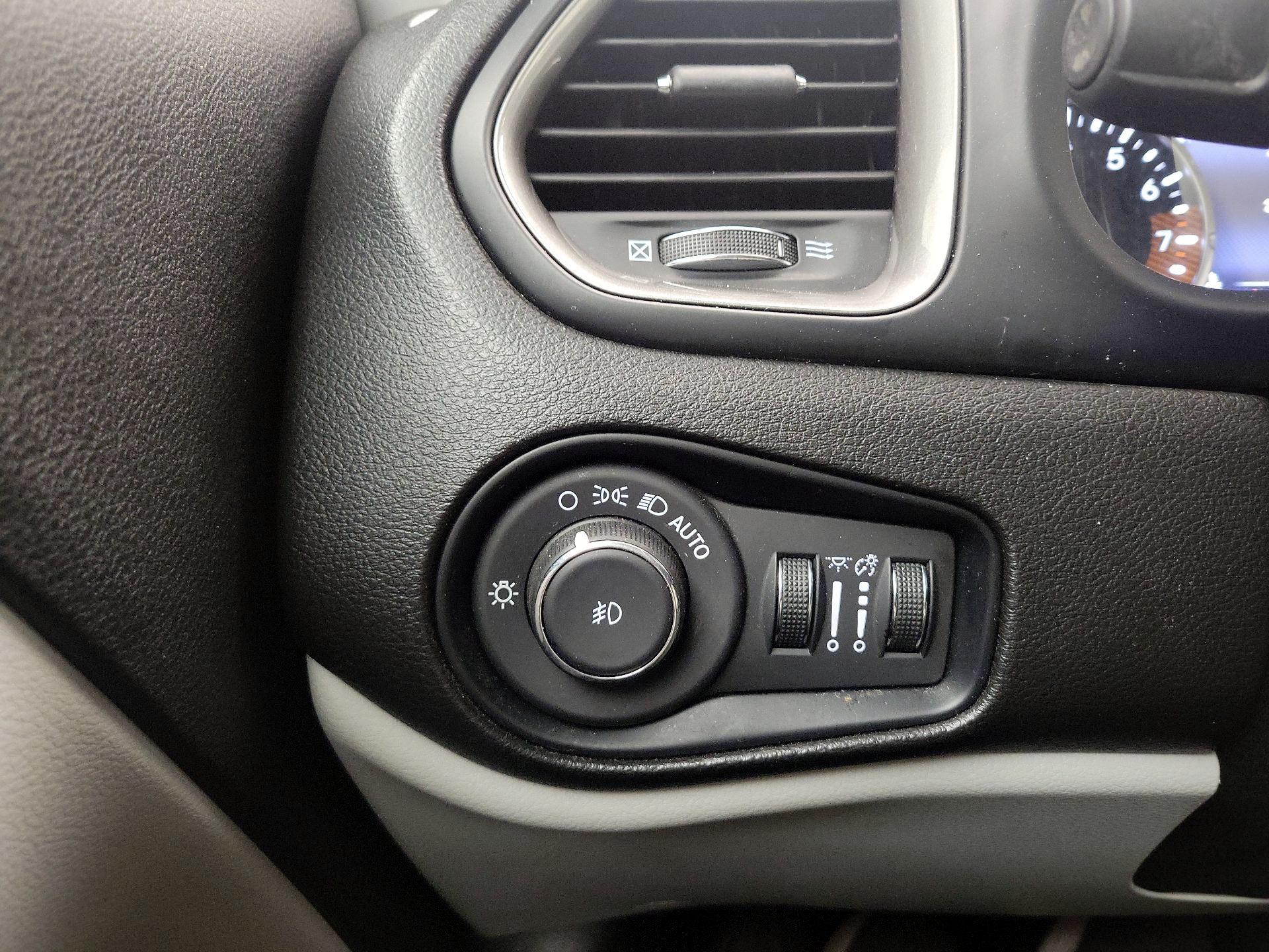 Thumbnail: 2022 Jeep Renegade - 13