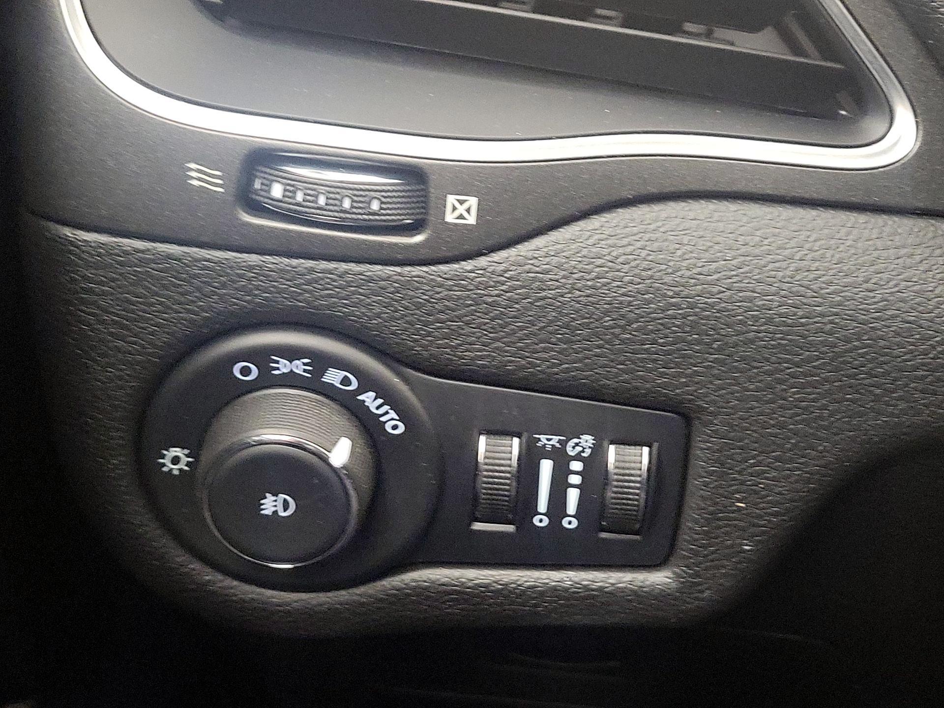 Thumbnail: 2022 Jeep Cherokee - 13