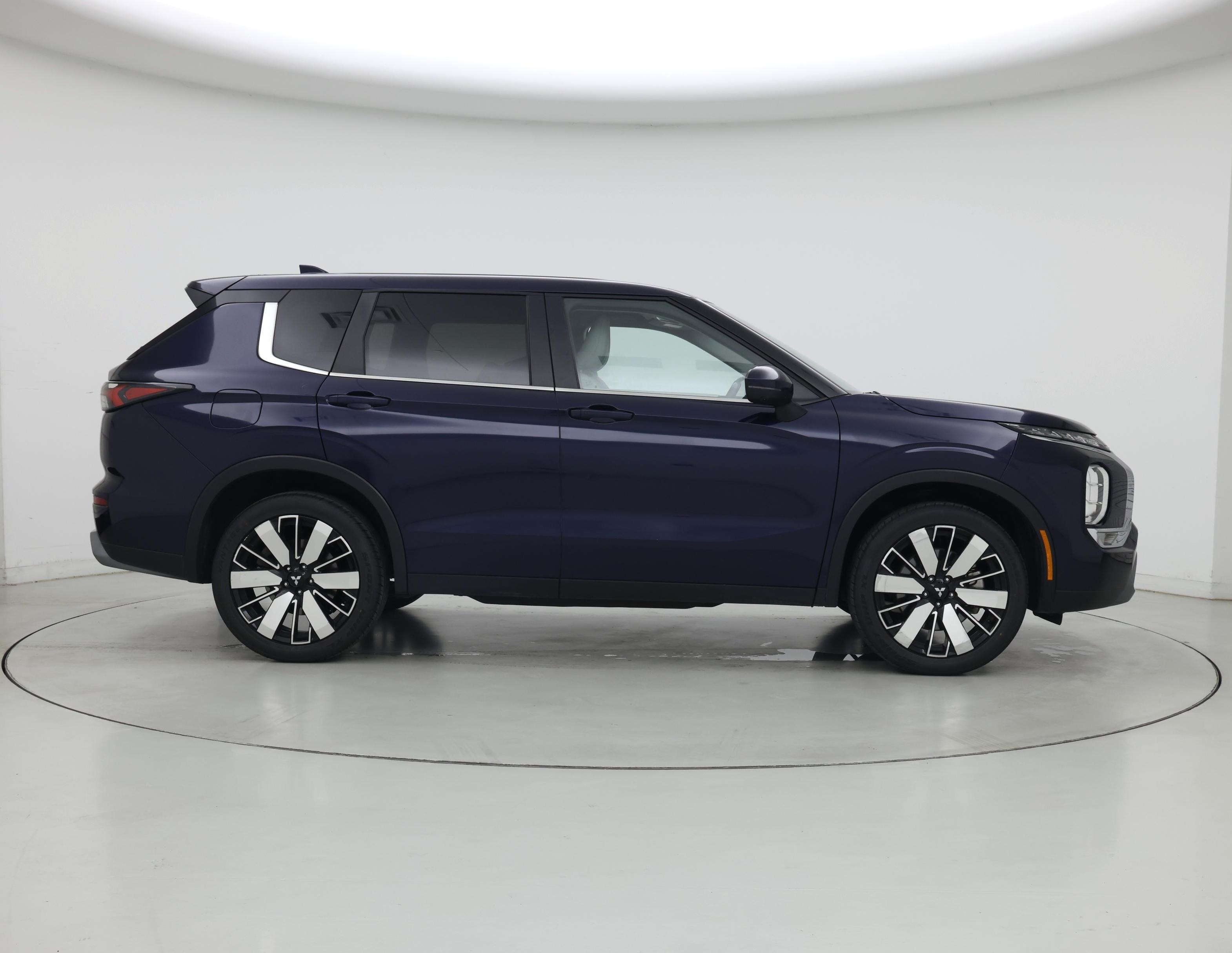 Thumbnail: 2025 Mitsubishi Outlander - 7
