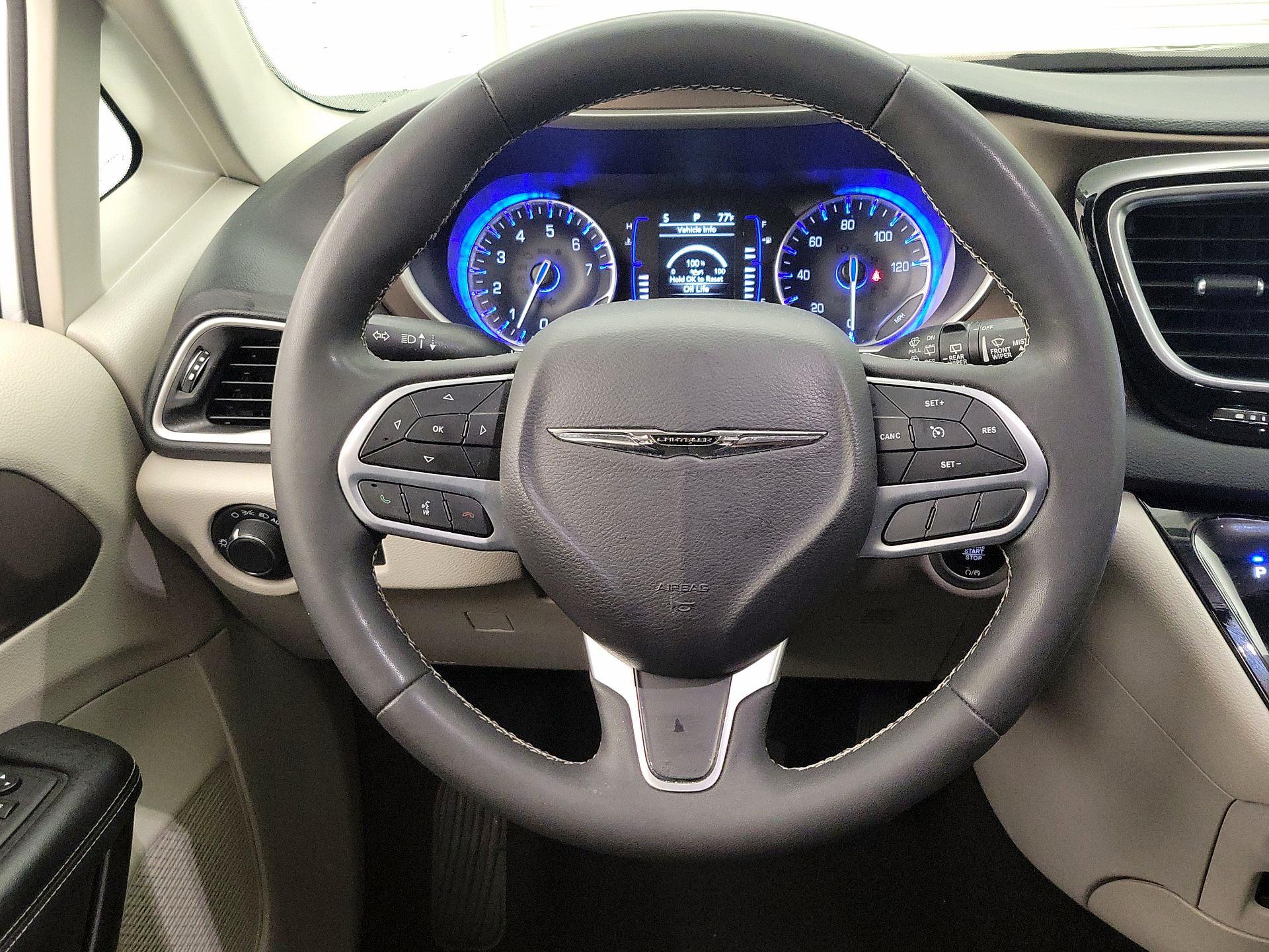 Thumbnail: 2023 Chrysler Voyager - 10