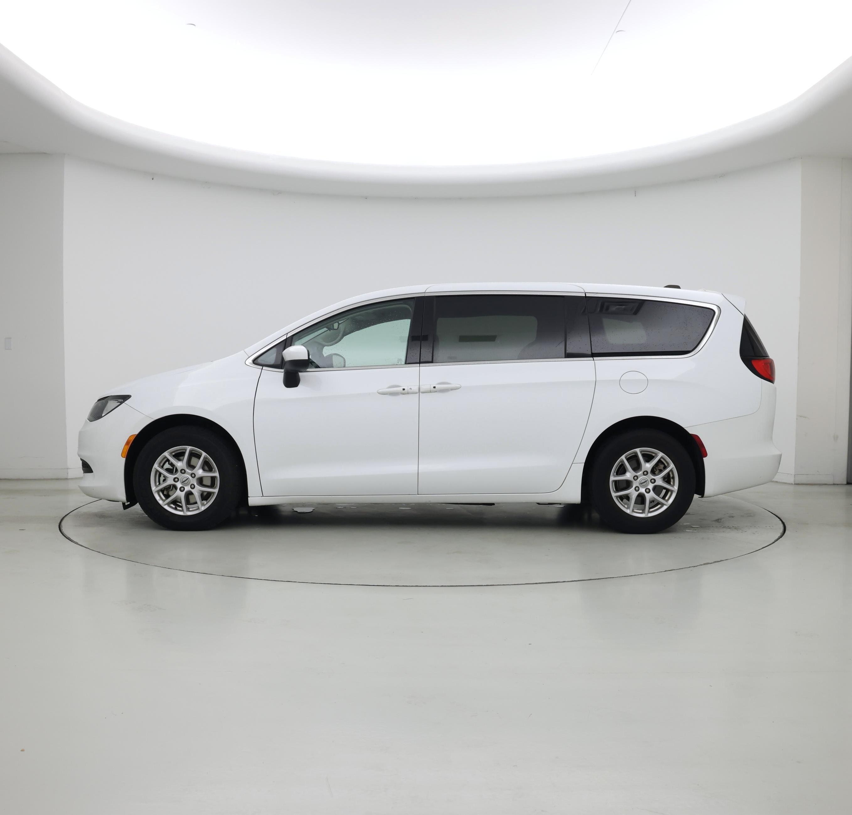 Thumbnail: 2023 Chrysler Voyager - 3