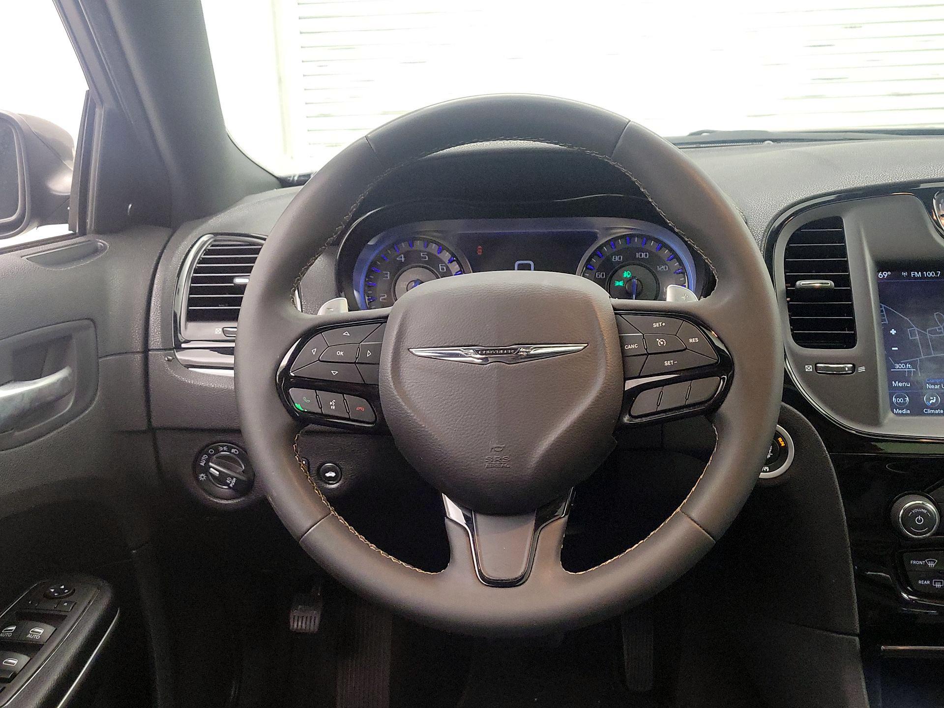 Thumbnail: 2023 Chrysler 300 - 10