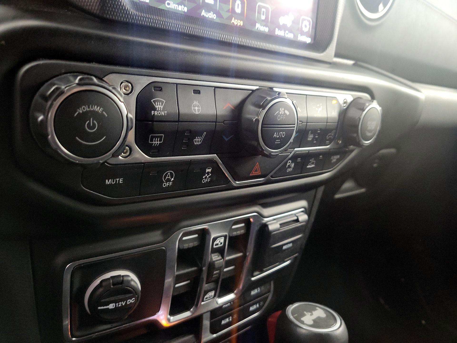 Thumbnail: 2022 Jeep Wrangler - 17
