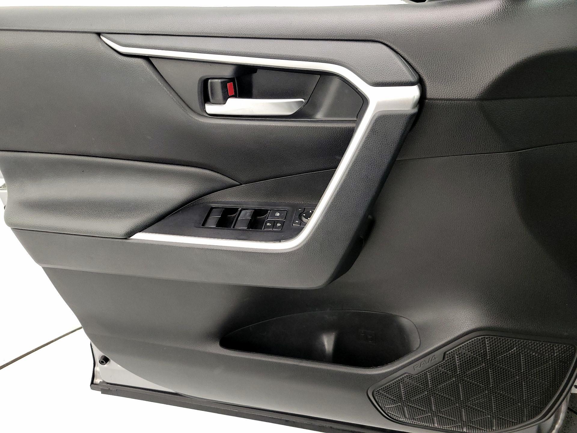 Thumbnail: 2021 Toyota RAV4 - 12