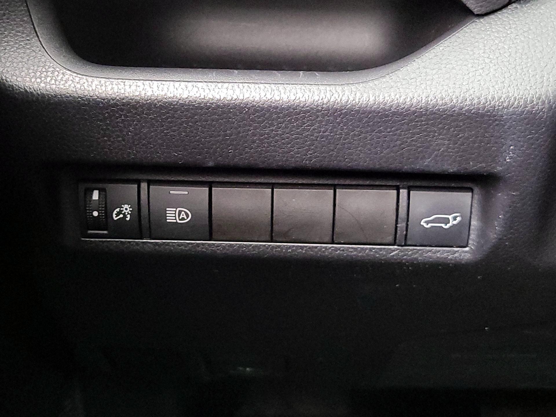 Thumbnail: 2021 Toyota RAV4 - 13