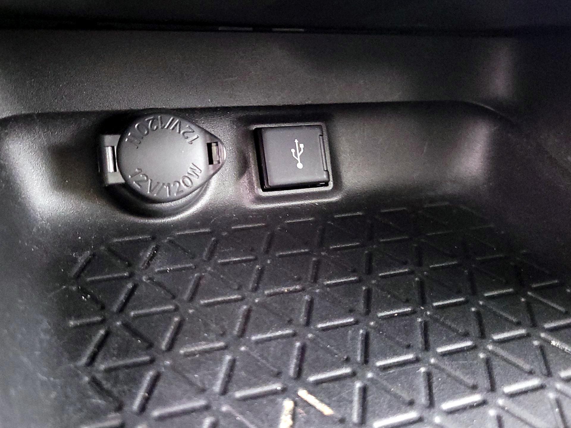 Thumbnail: 2021 Toyota RAV4 - 18