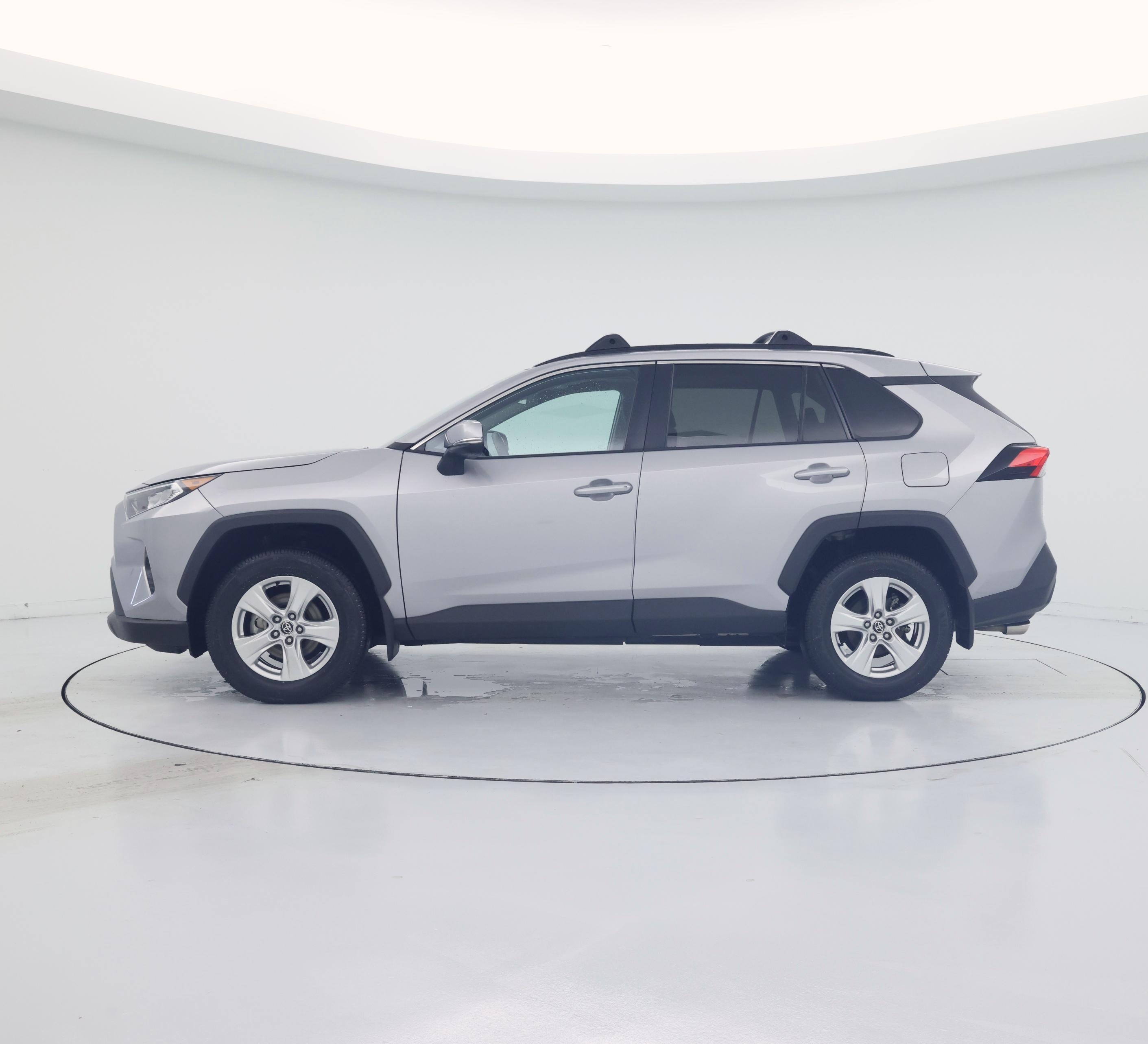 Thumbnail: 2021 Toyota RAV4 - 3