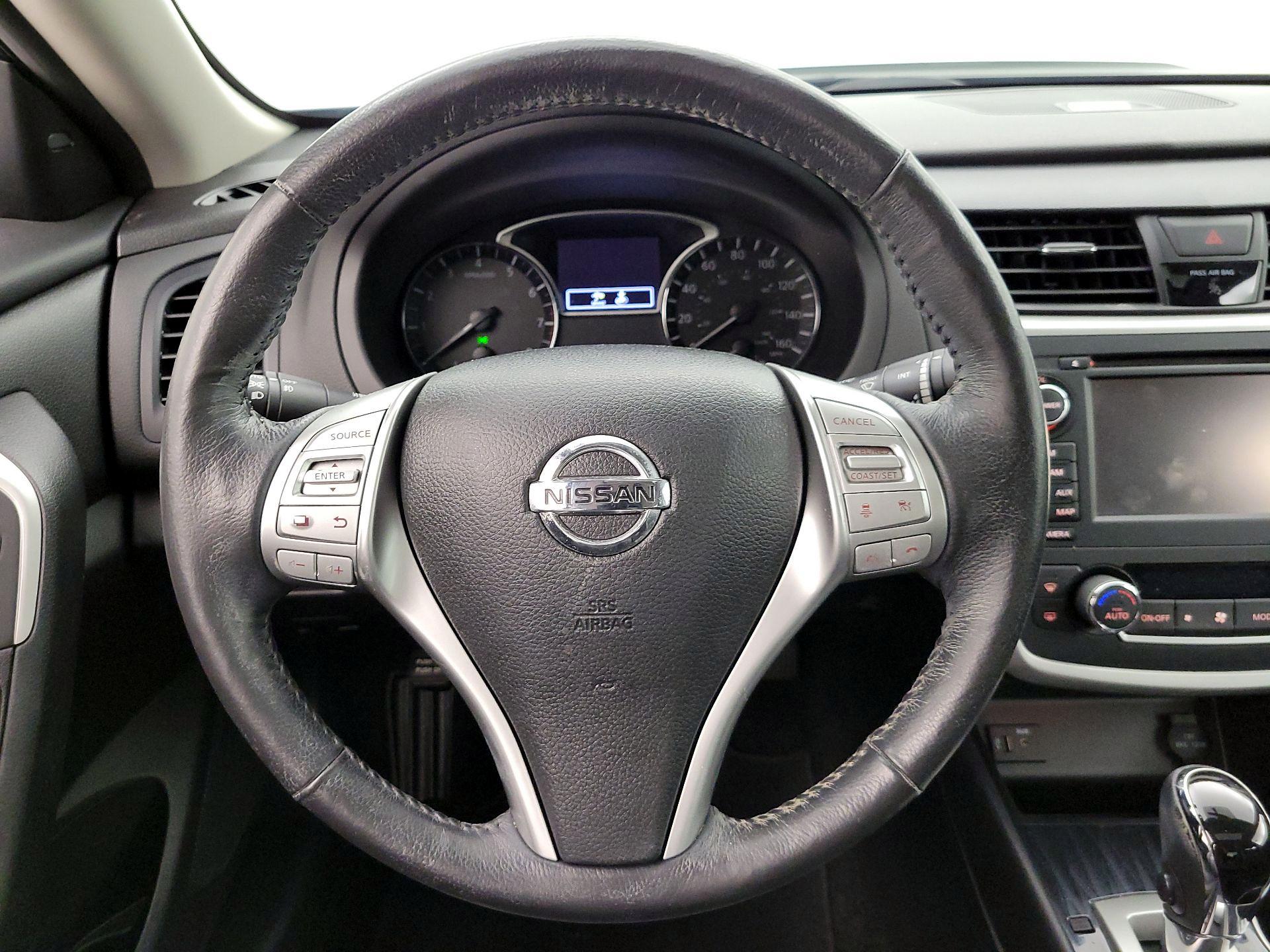 Thumbnail: 2016 Nissan Altima - 10