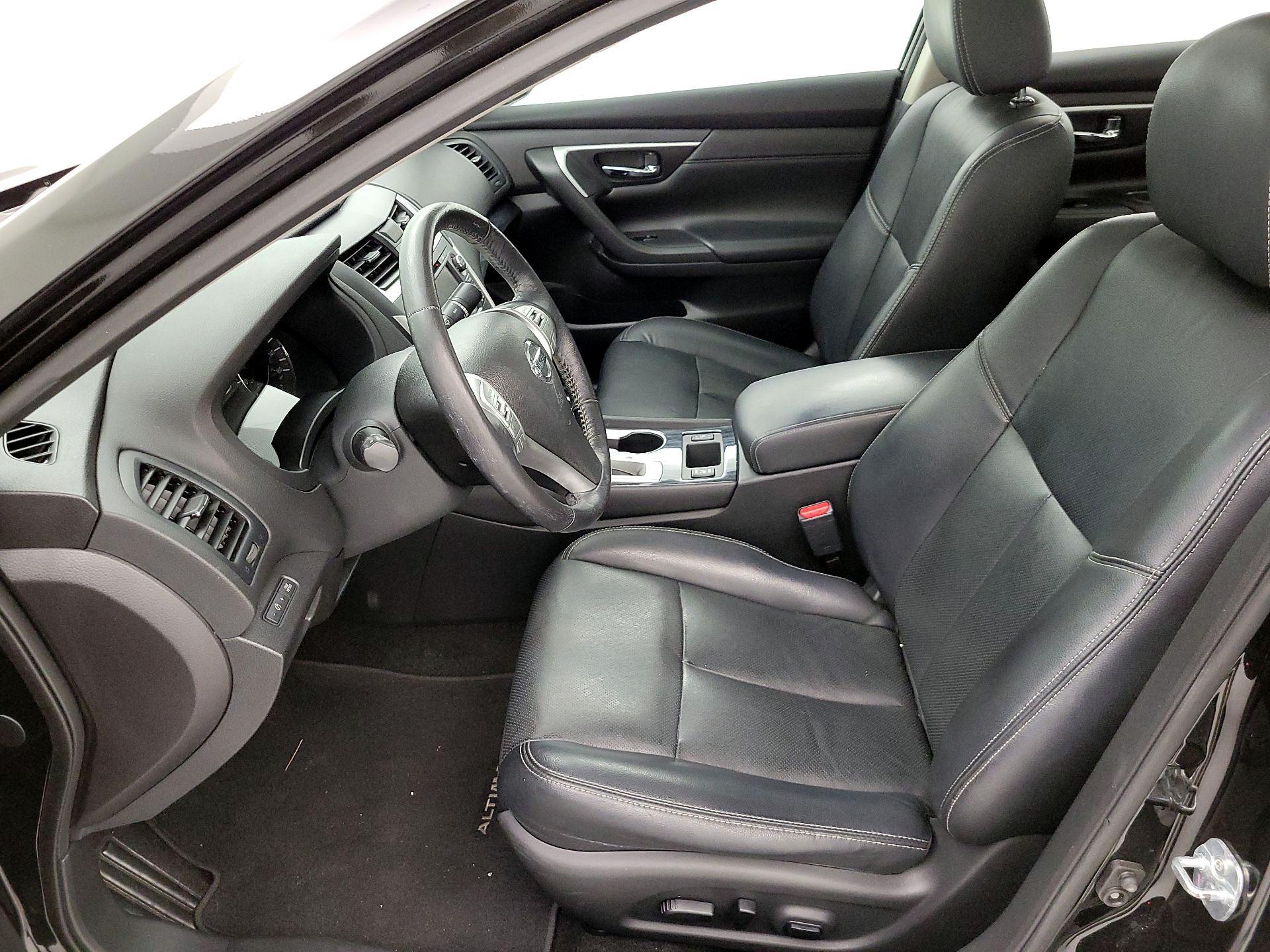 Thumbnail: 2016 Nissan Altima - 11