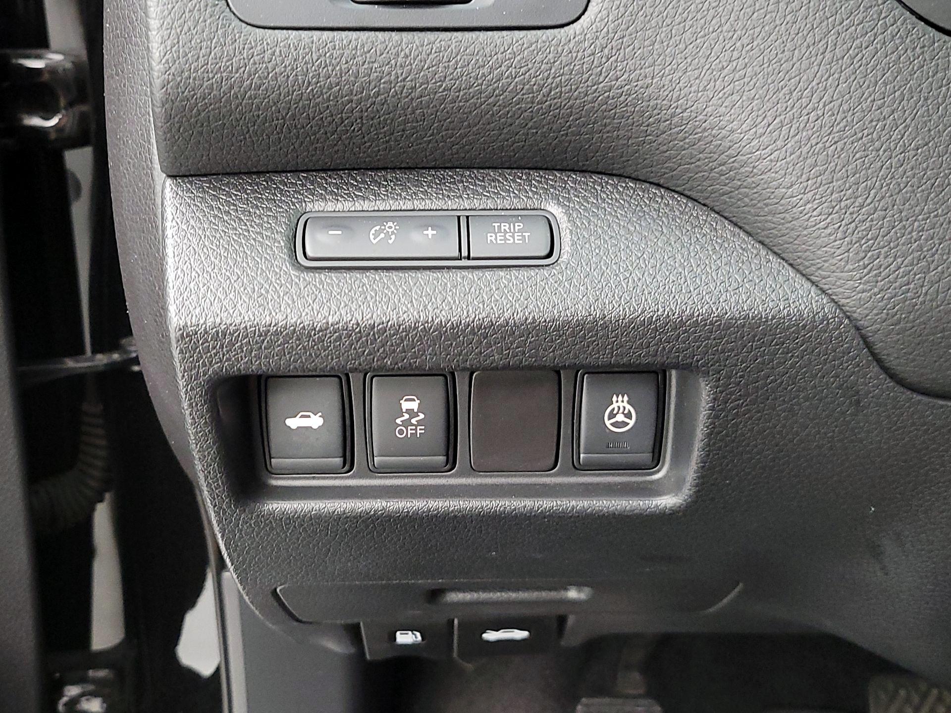 Thumbnail: 2016 Nissan Altima - 13