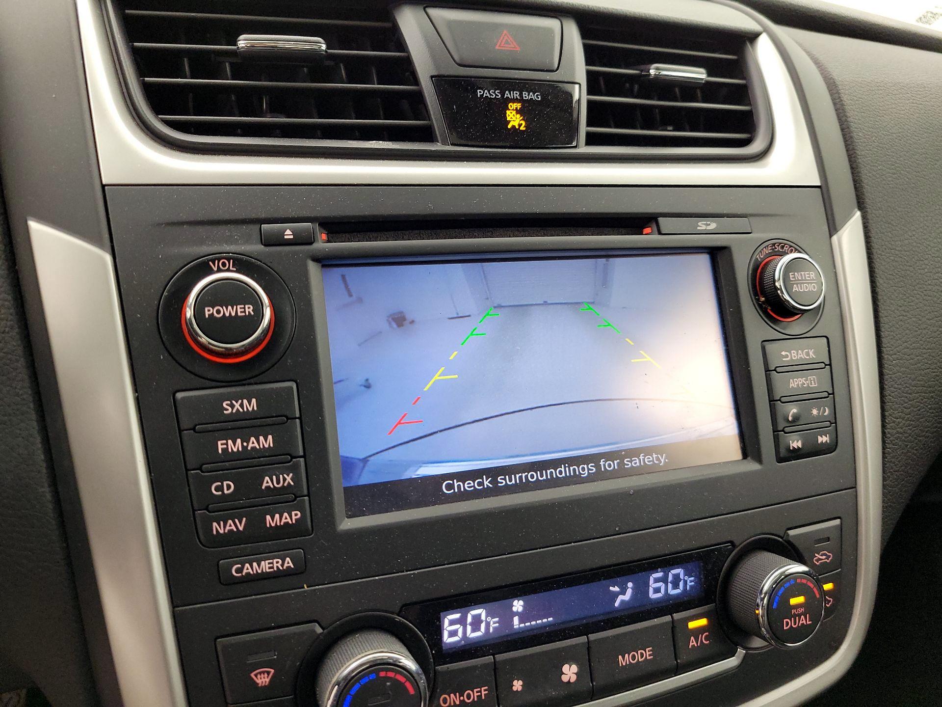 Thumbnail: 2016 Nissan Altima - 15