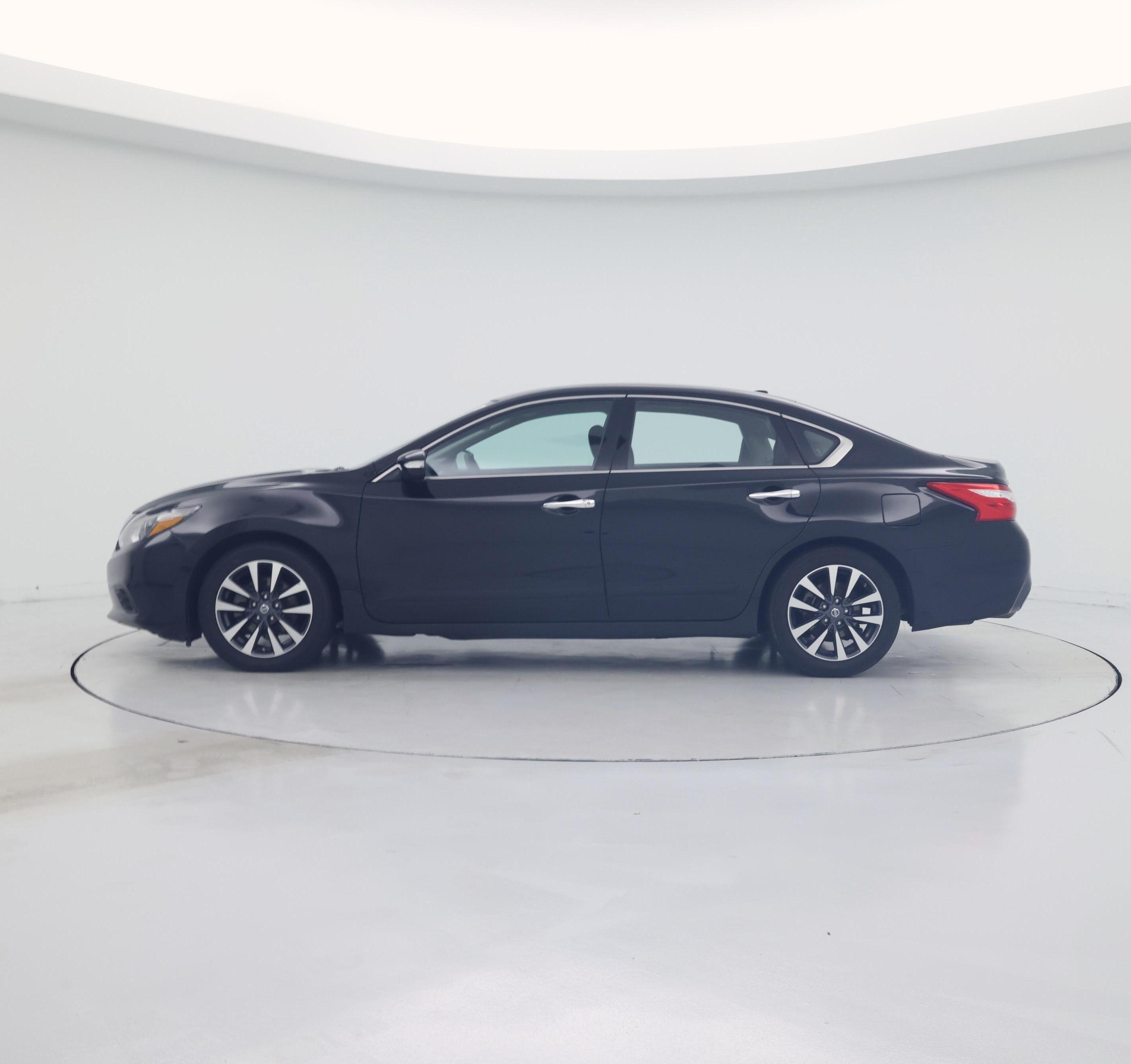 Thumbnail: 2016 Nissan Altima - 3